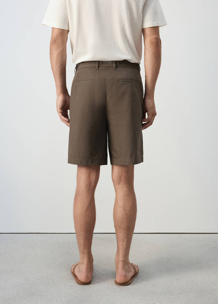 Lyocell cotton blend pleated bermuda shorts — Brown