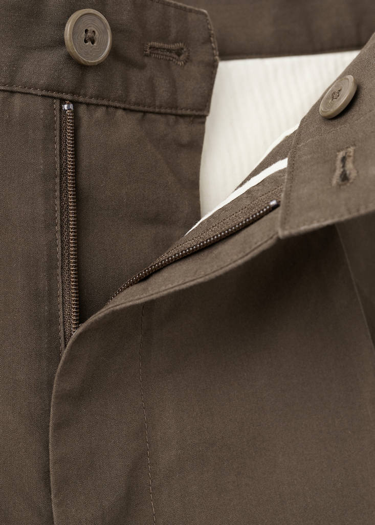 Lyocell cotton blend pleated bermuda shorts — Brown