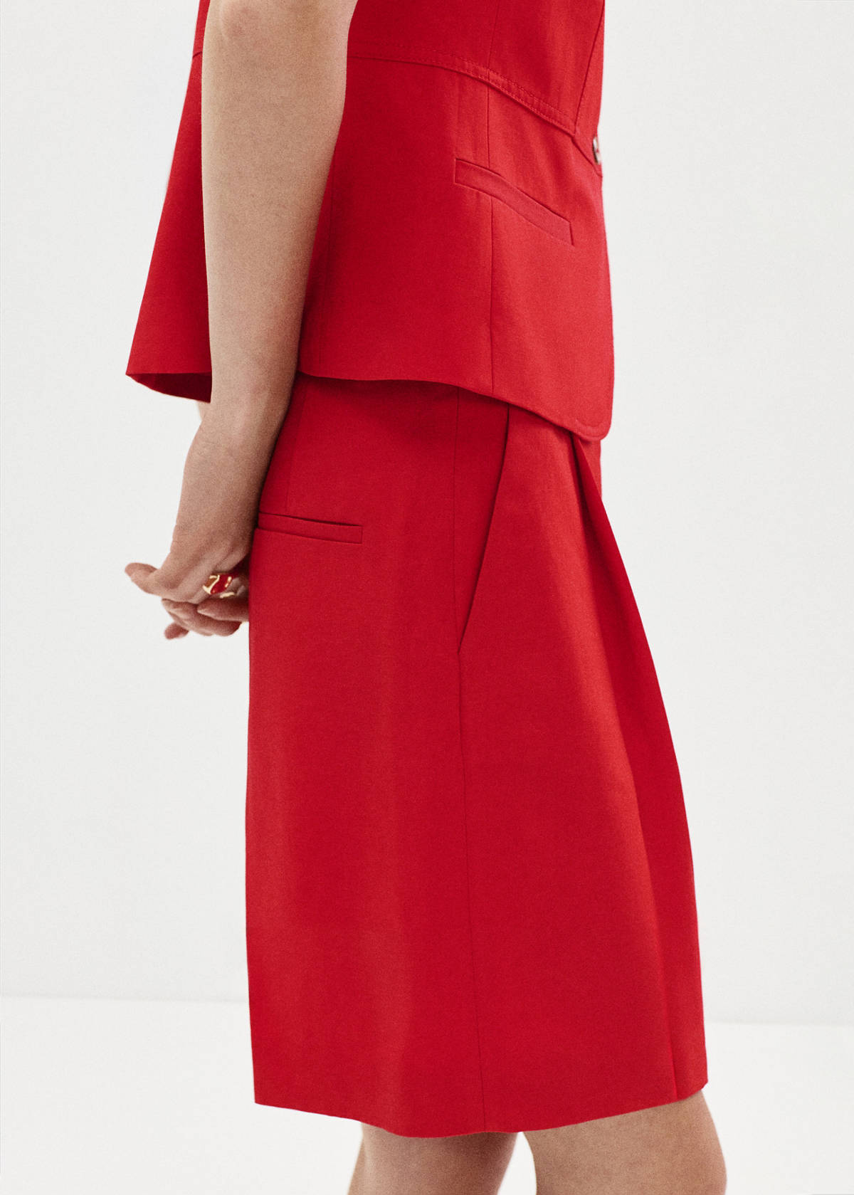 Straight mid-rise bermuda shorts — Red