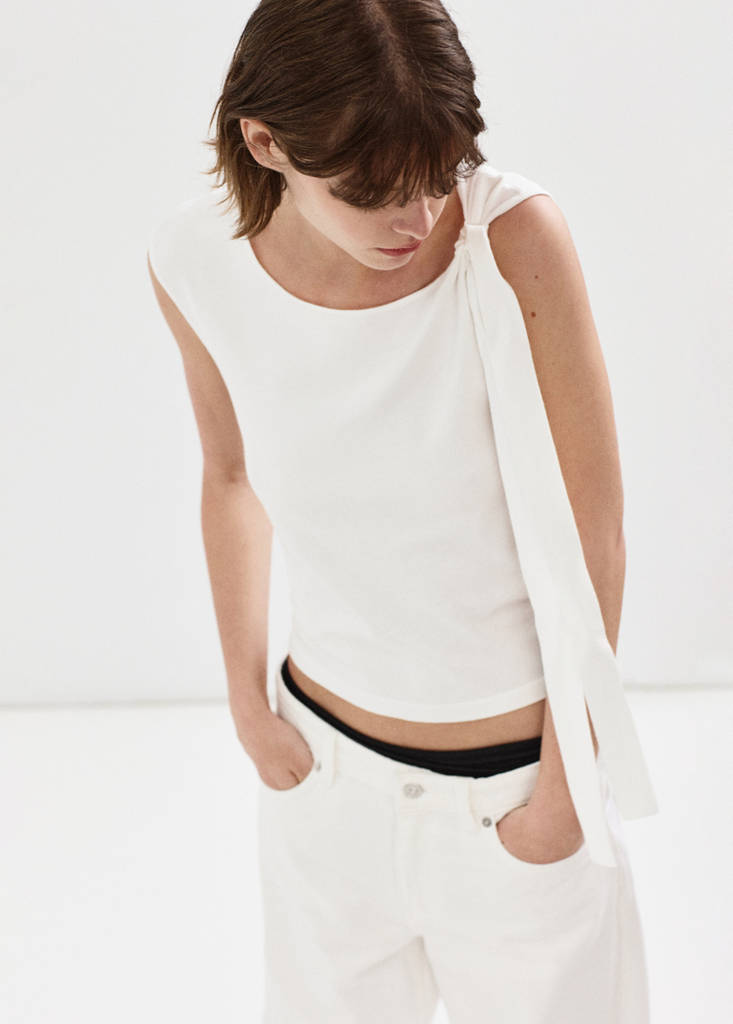 Fine knit jumper with bow detail — White