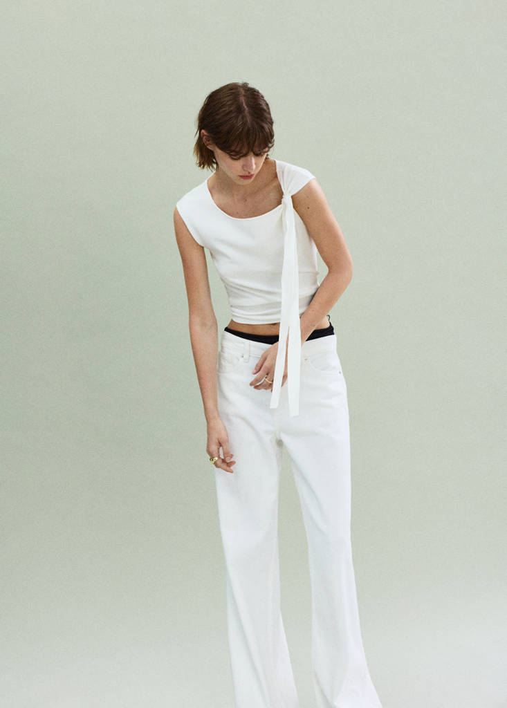 Fine knit jumper with bow detail — White