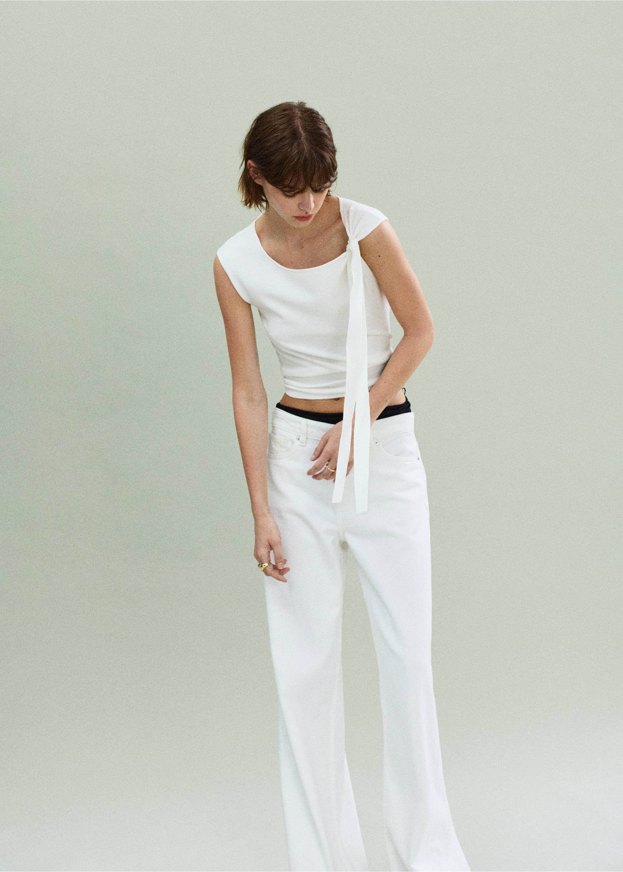 Fine knit jumper with bow detail - Details of the article 3, White. Ref: 37042896-00.