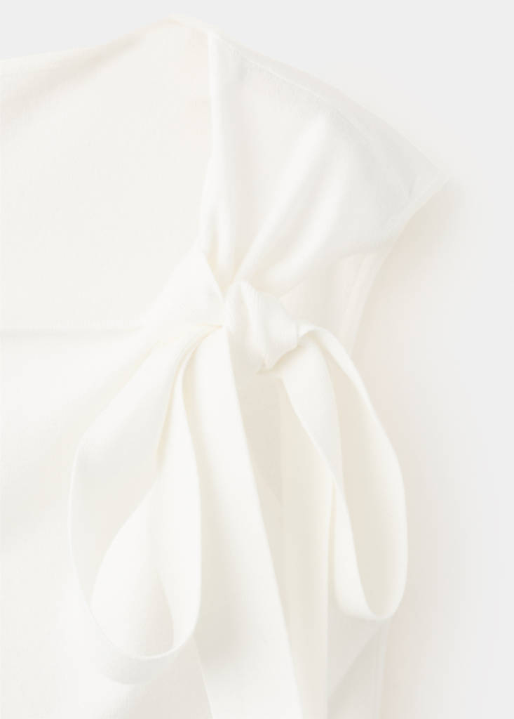 Fine knit jumper with bow detail — White