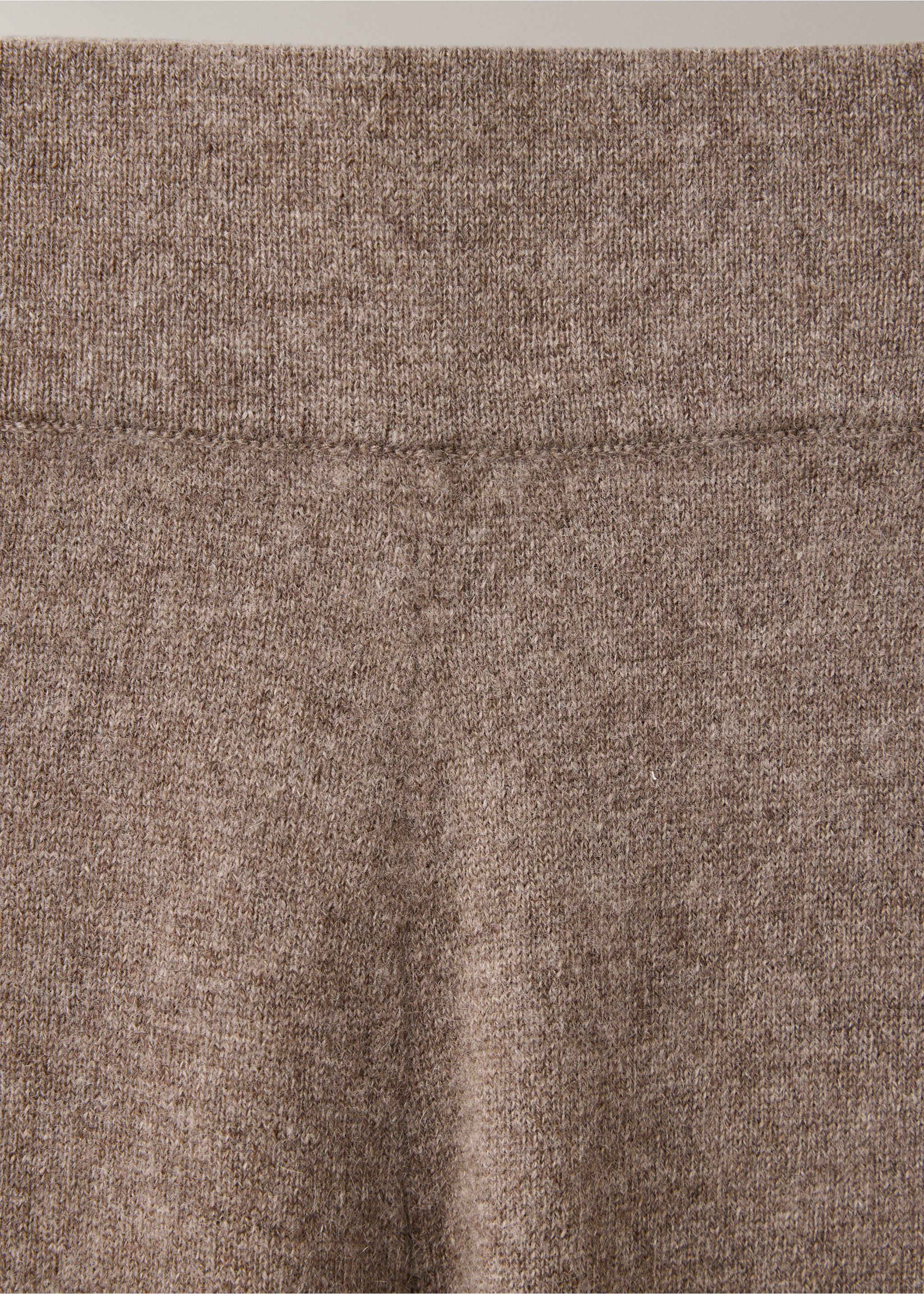 100% cashmere trousers - Details of the article 8, Medium Brown. Ref: 37042900-00.