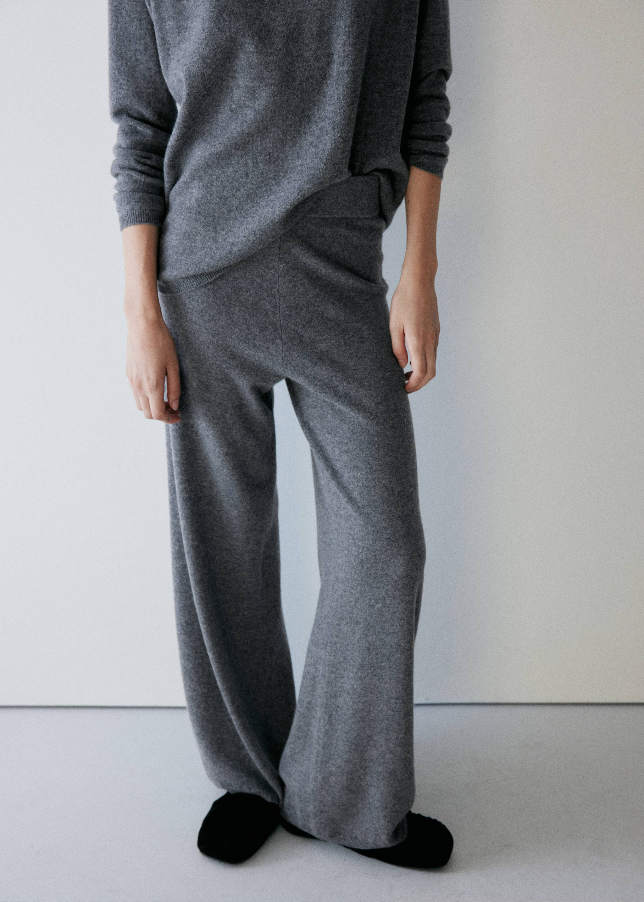 100% cashmere trousers - Medium plane, Grey. Ref: 37042900-00.