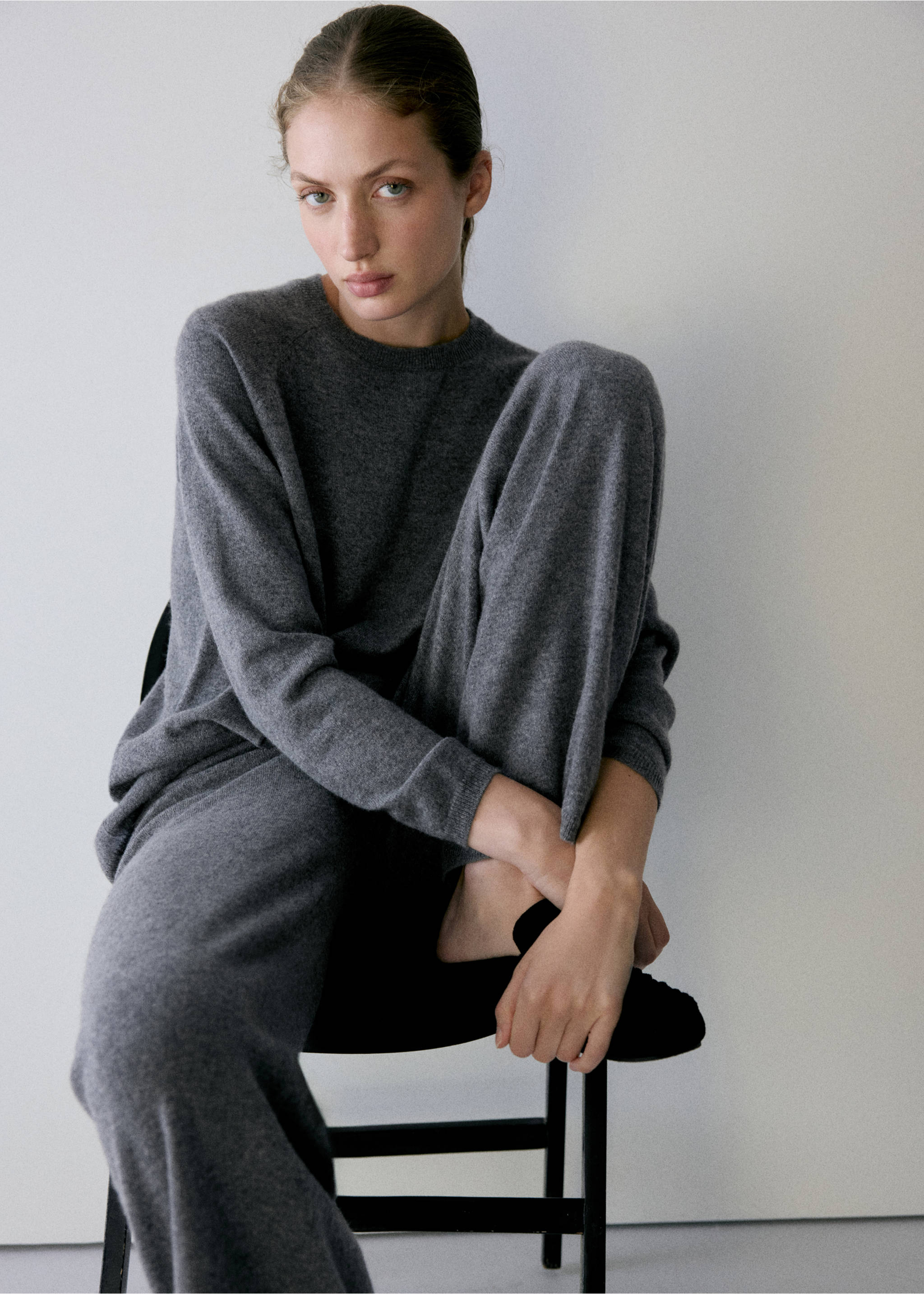 100% cashmere trousers - Details of the article 2, Grey. Ref: 37042900-00.