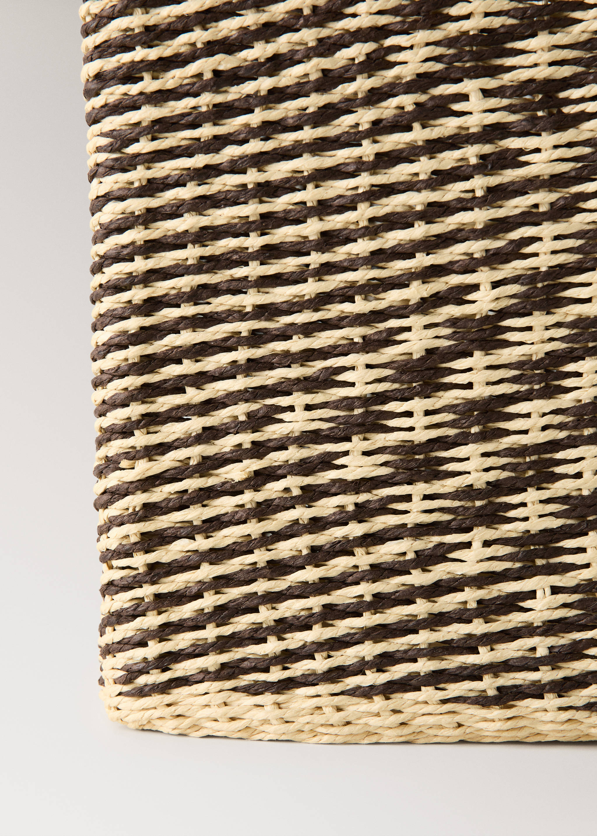Rectangular embroidered detail basket - Details of the article 2