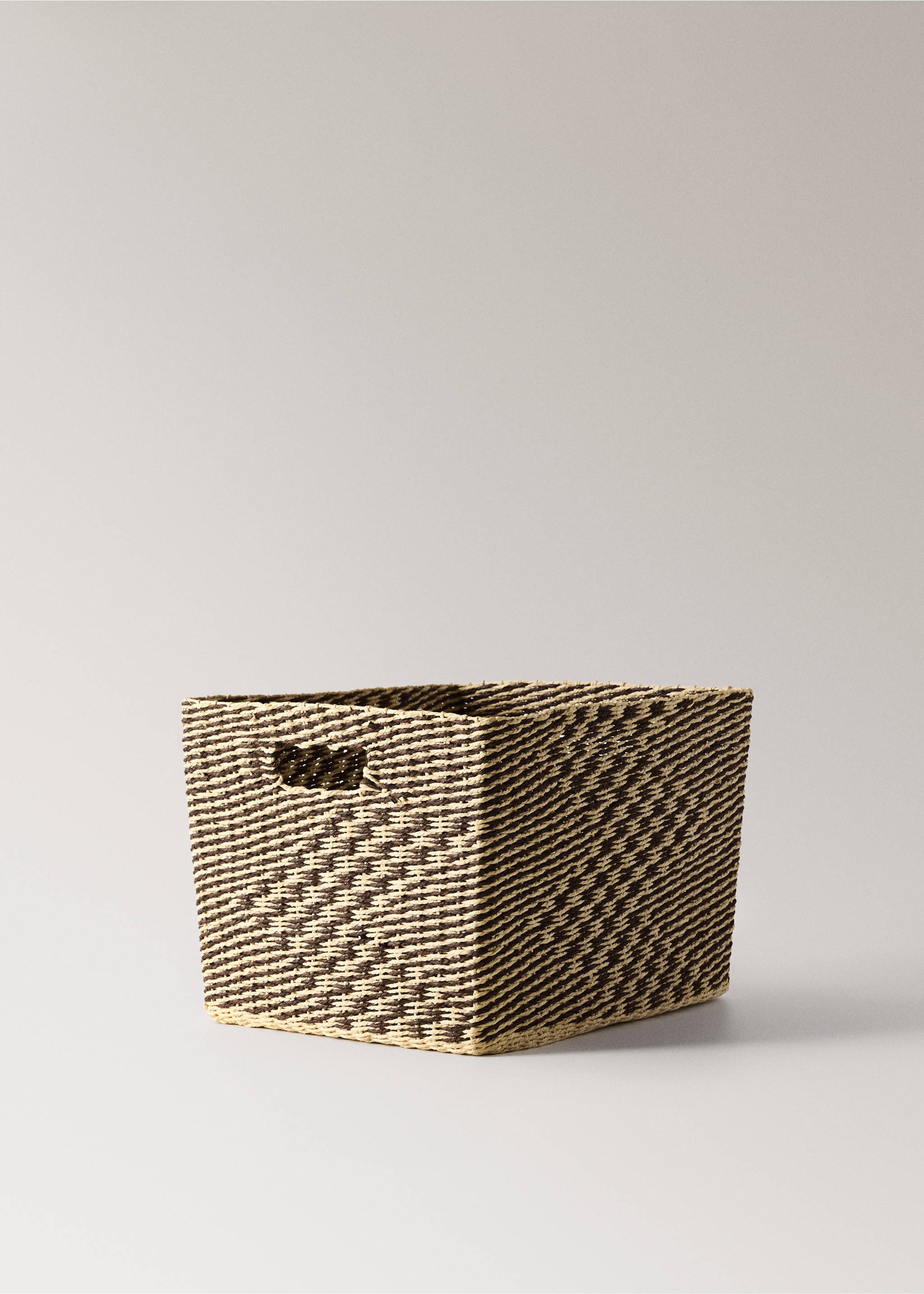 Rectangular embroidered detail basket - Details of the article 3, Chocolate. Ref: 37042901-00.