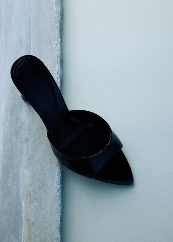Pointed heel sandals — Black