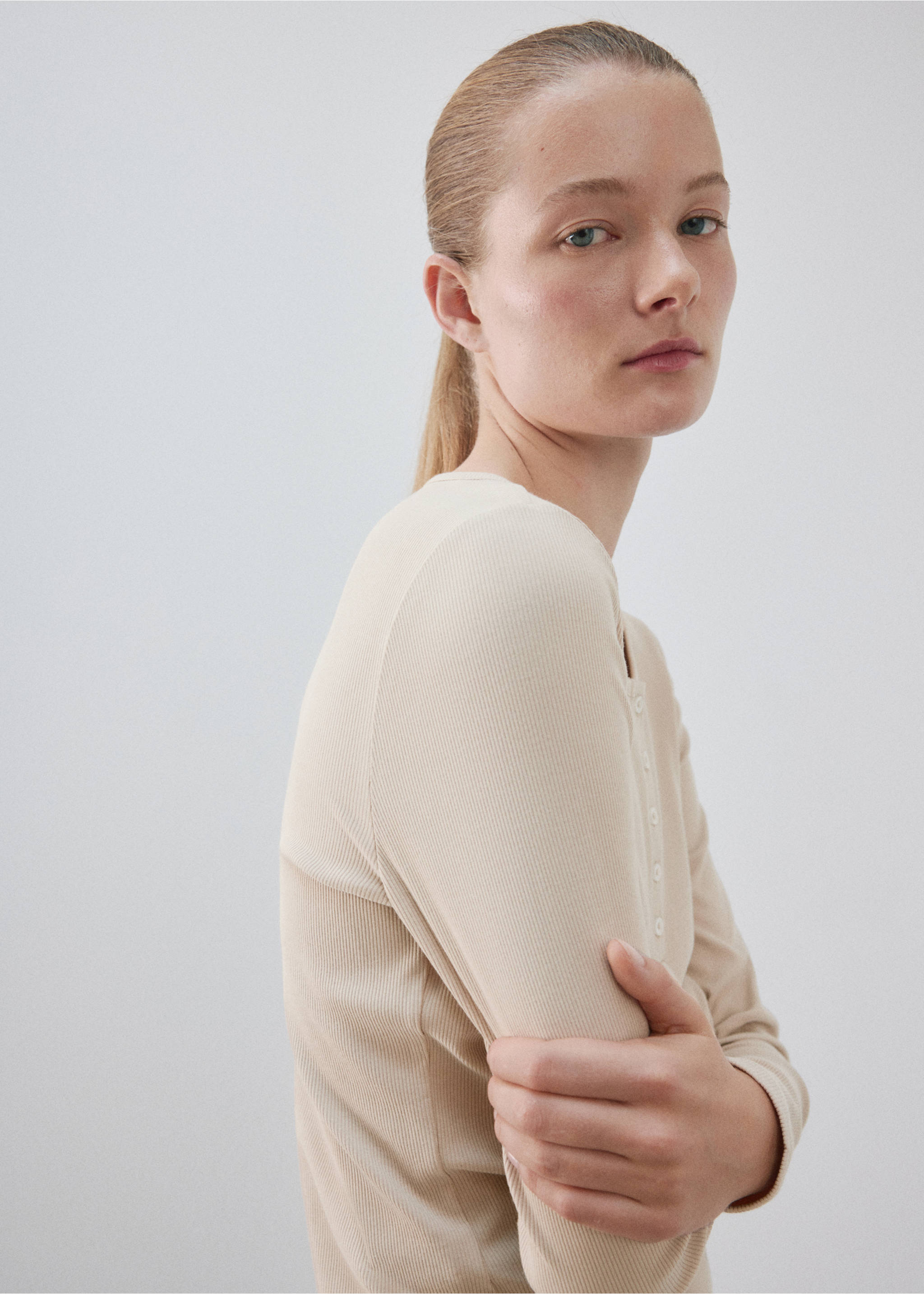 Camiseta manga larga botones - Plano medio, Beige. Ref: 37042916-00.