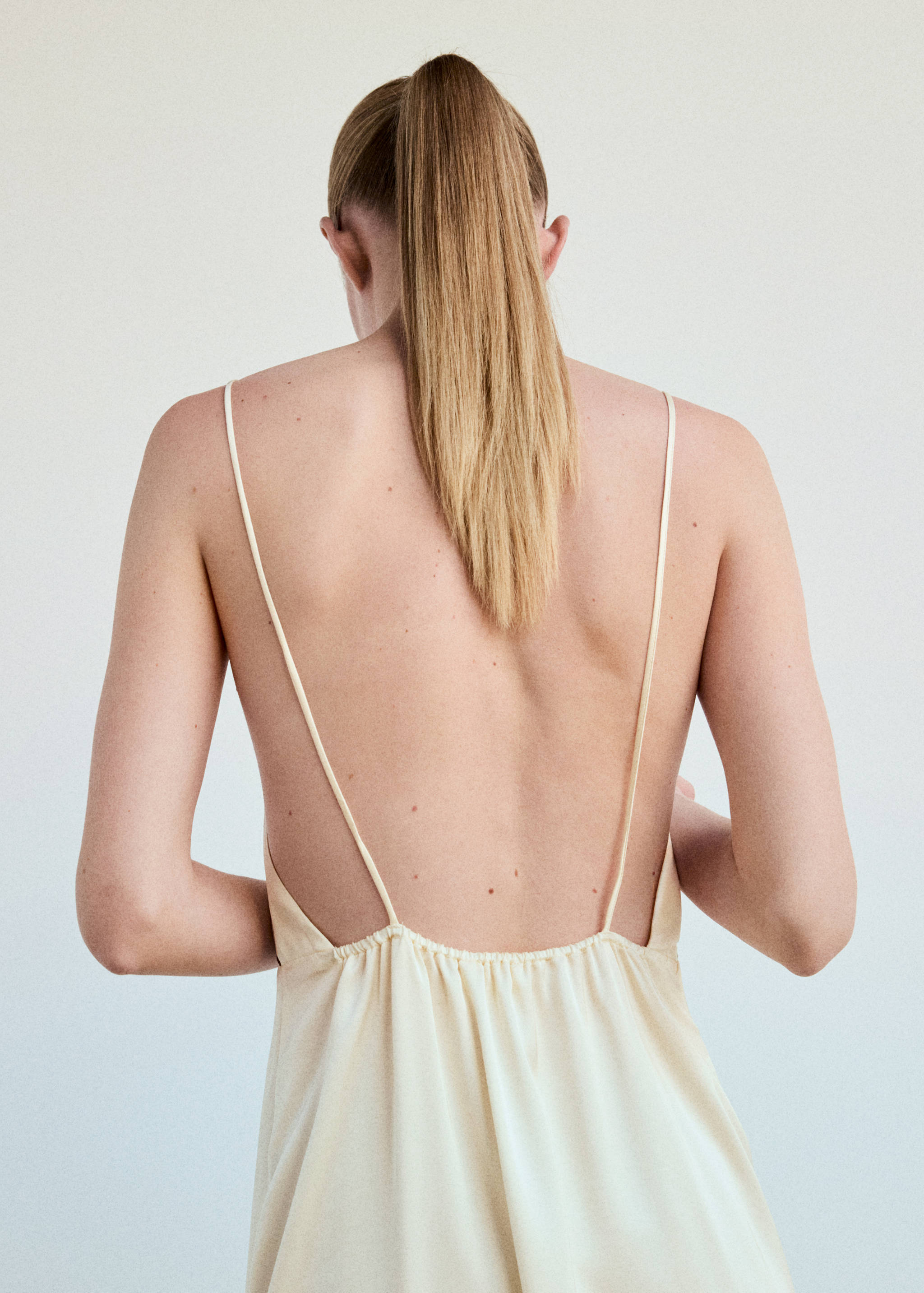 Chemise de nuit en viscose satinée avec passepoil contrasté - Détail de l'article 3