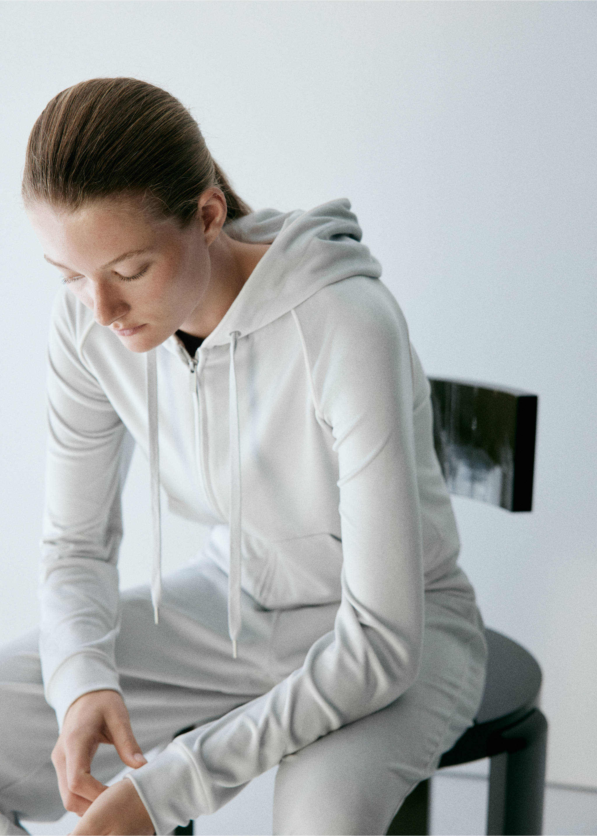 Velour sweatshirt with soft touch - Details of the article 3, Grey. Ref: 37042924-00.