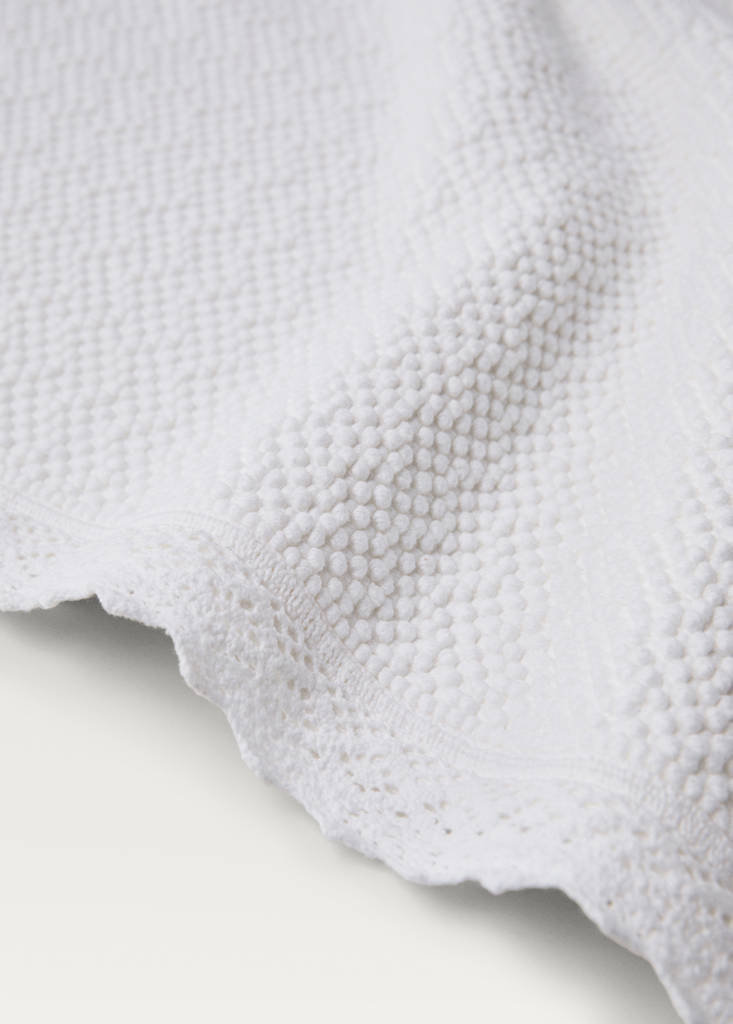 Lace bathroom rug — White