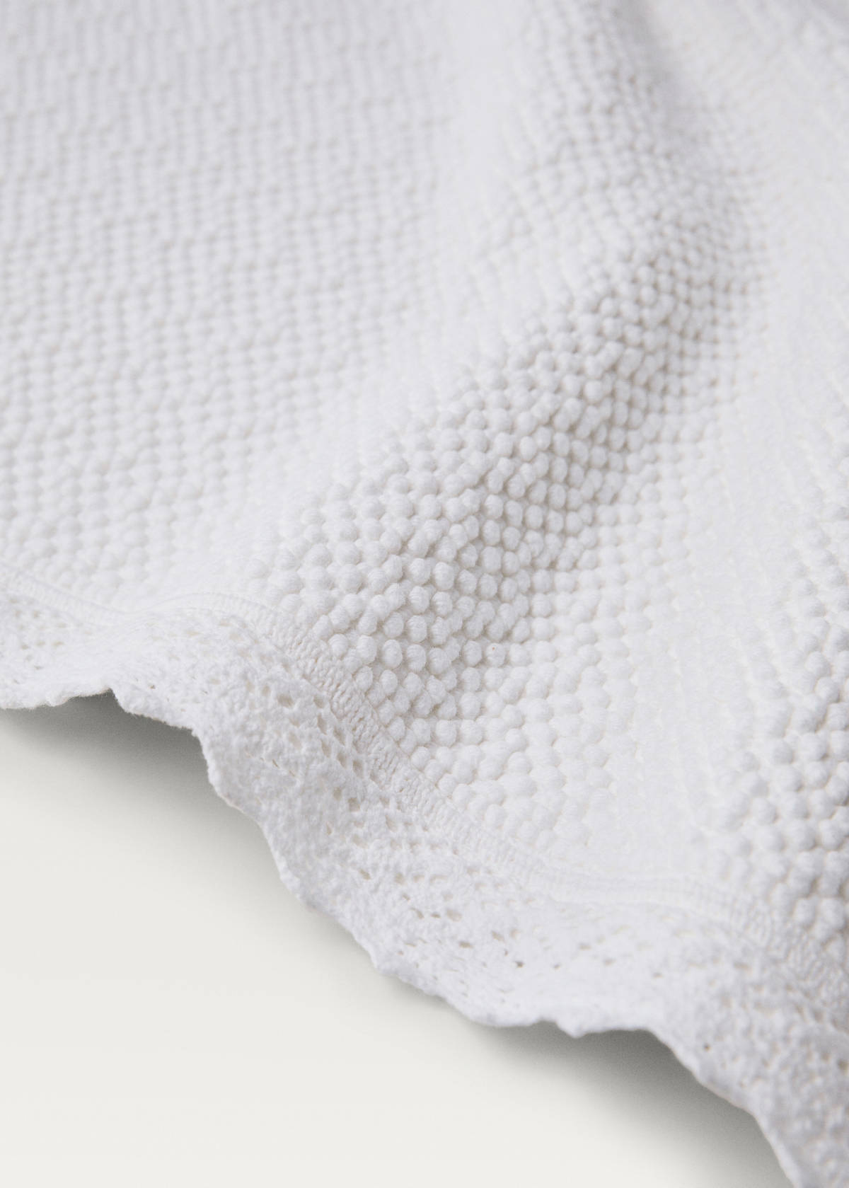 Lace bathroom rug — White