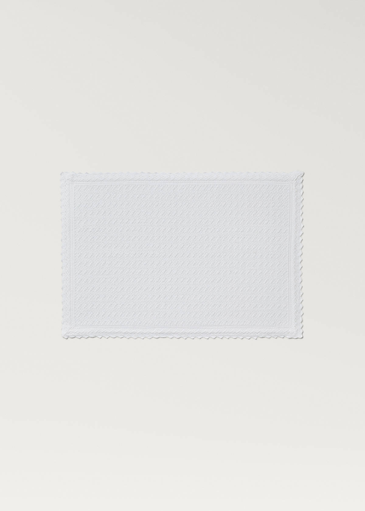 Lace bathroom rug — White