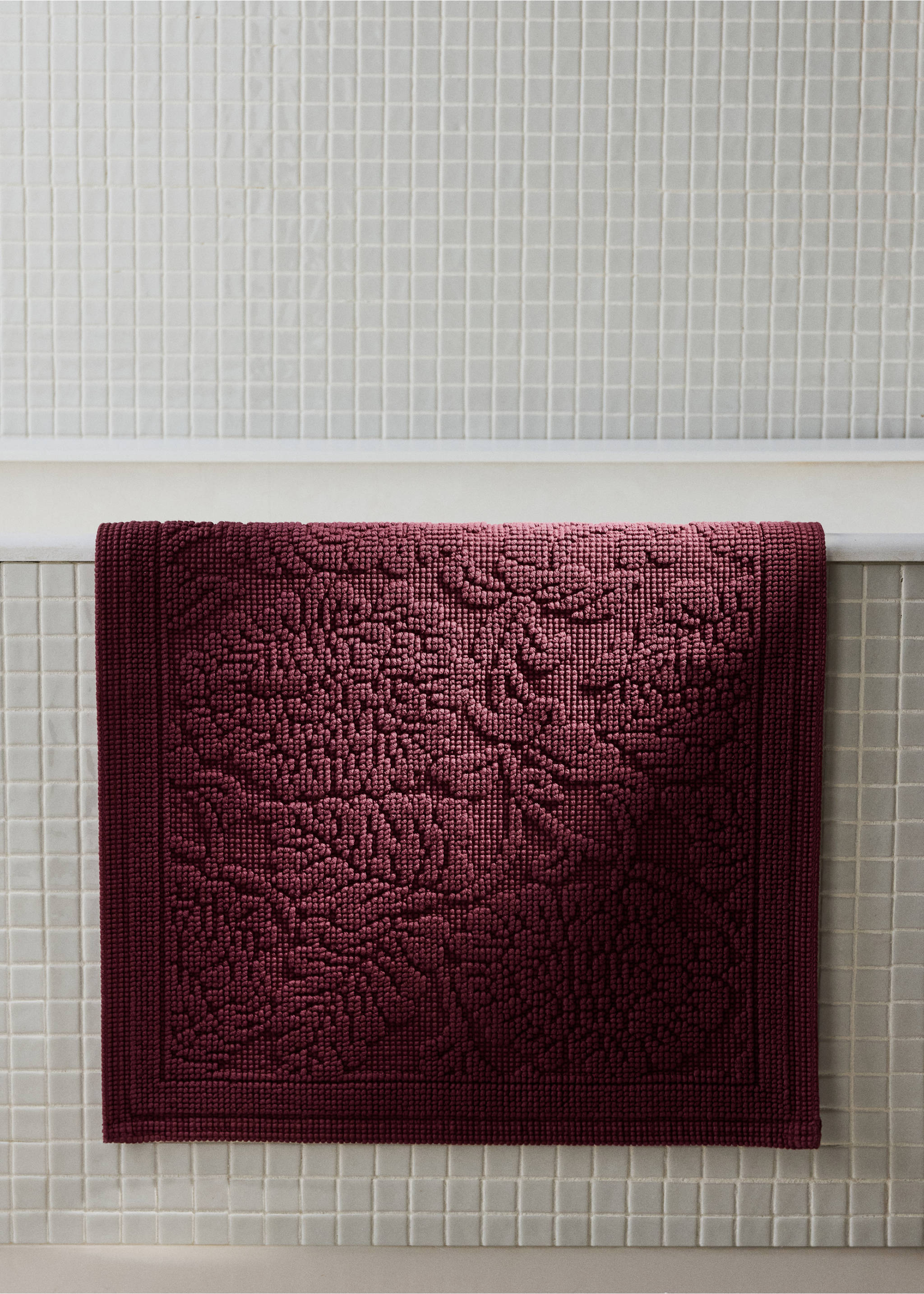 Cotton jacquard bath rug - General plane, Cherry. Ref: 37042926-00.