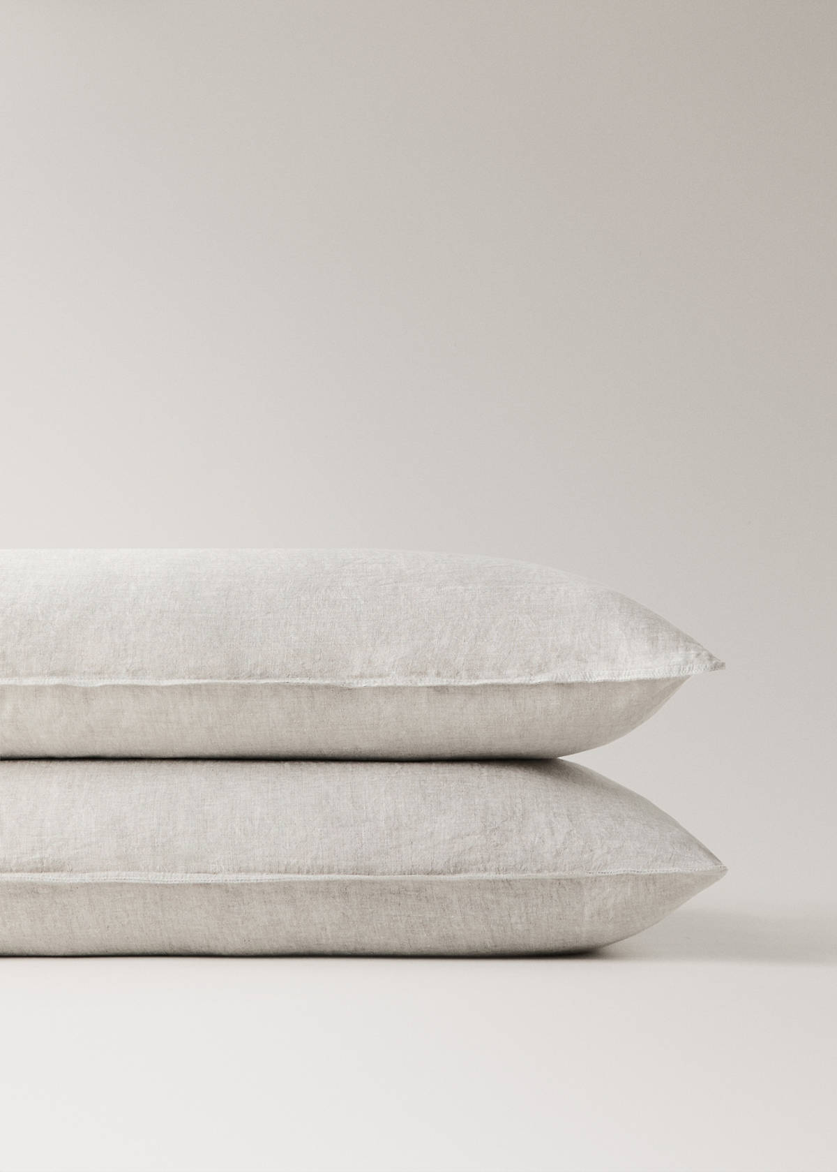 Two washed linen pillowcases 50x75 cm — Sand