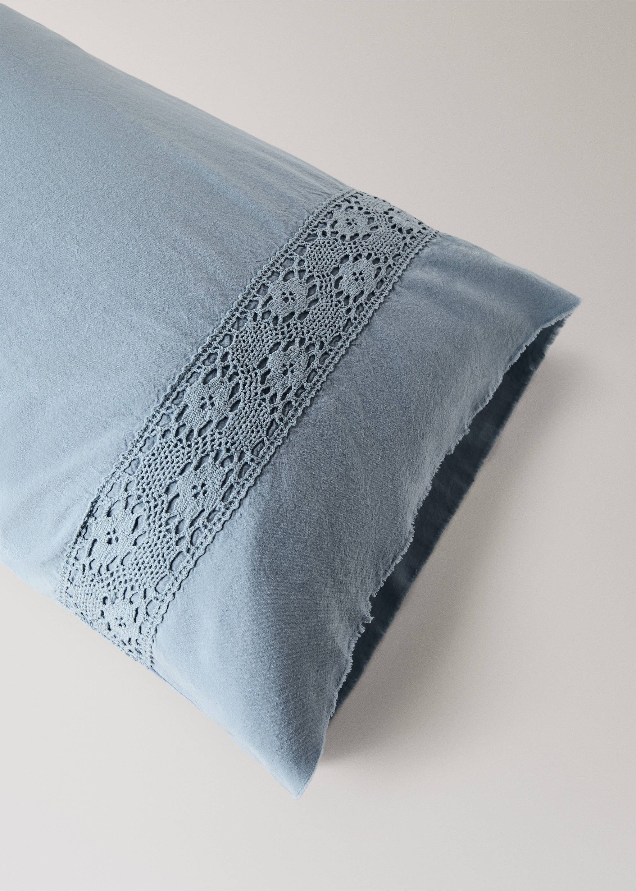 Washed cotton pillowcase with lace trim 45x110 cm - Details of the article 2, Blue. Ref: 37042939-00.