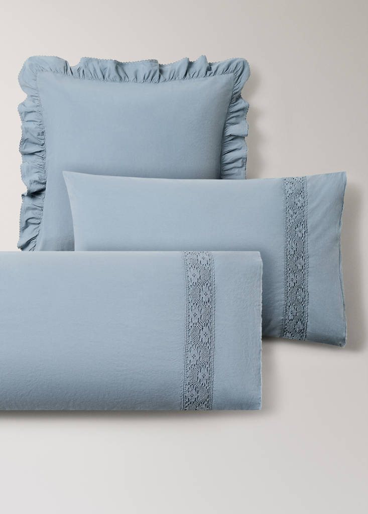 Two washed cotton pillowcases with lace detail 60x60 cm — Blue