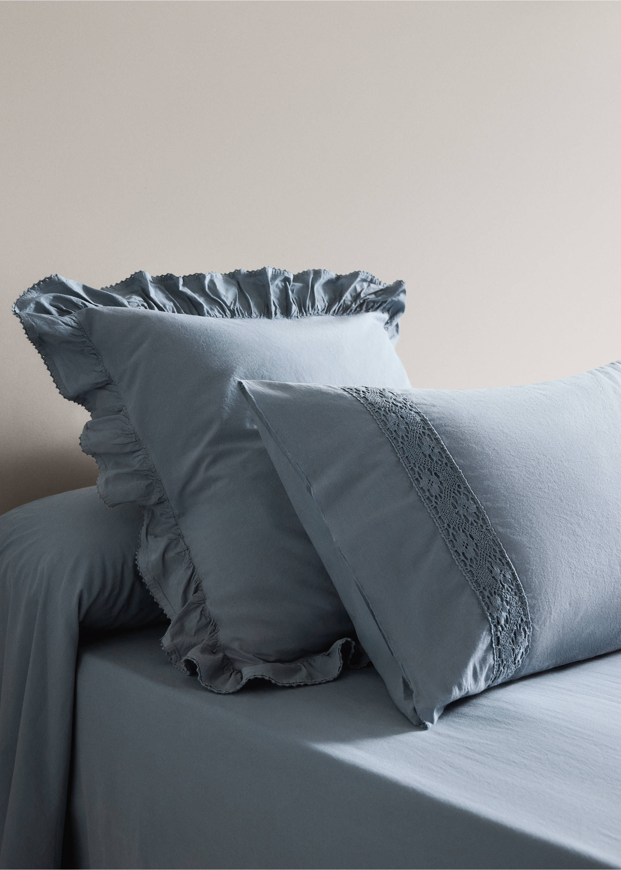 Two washed cotton pillowcases with lace trim 50x75cm - General plane, Blue. Ref: 37042941-00.