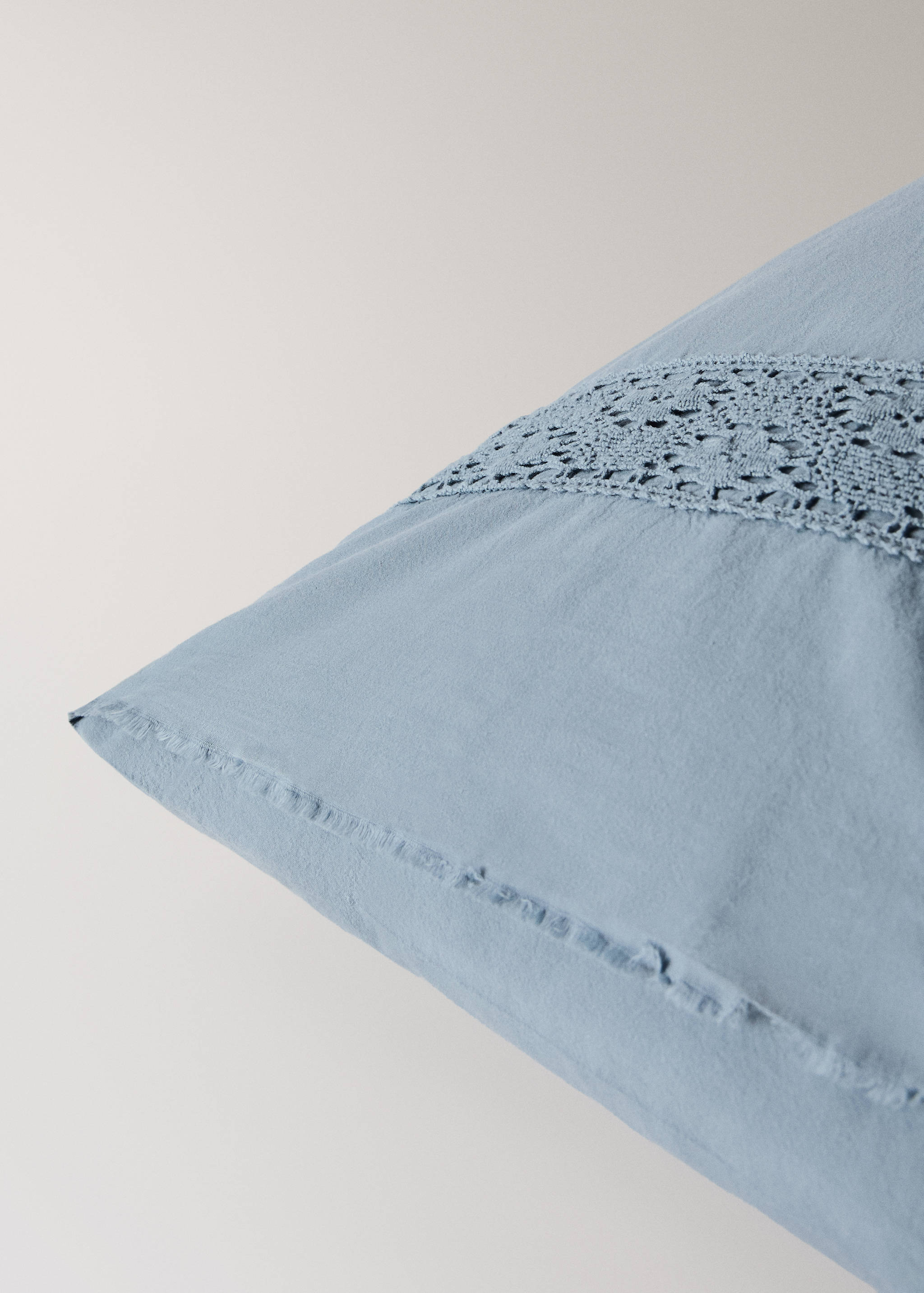 Two washed cotton pillowcases with lace trim 50x75cm - Details of the article 1