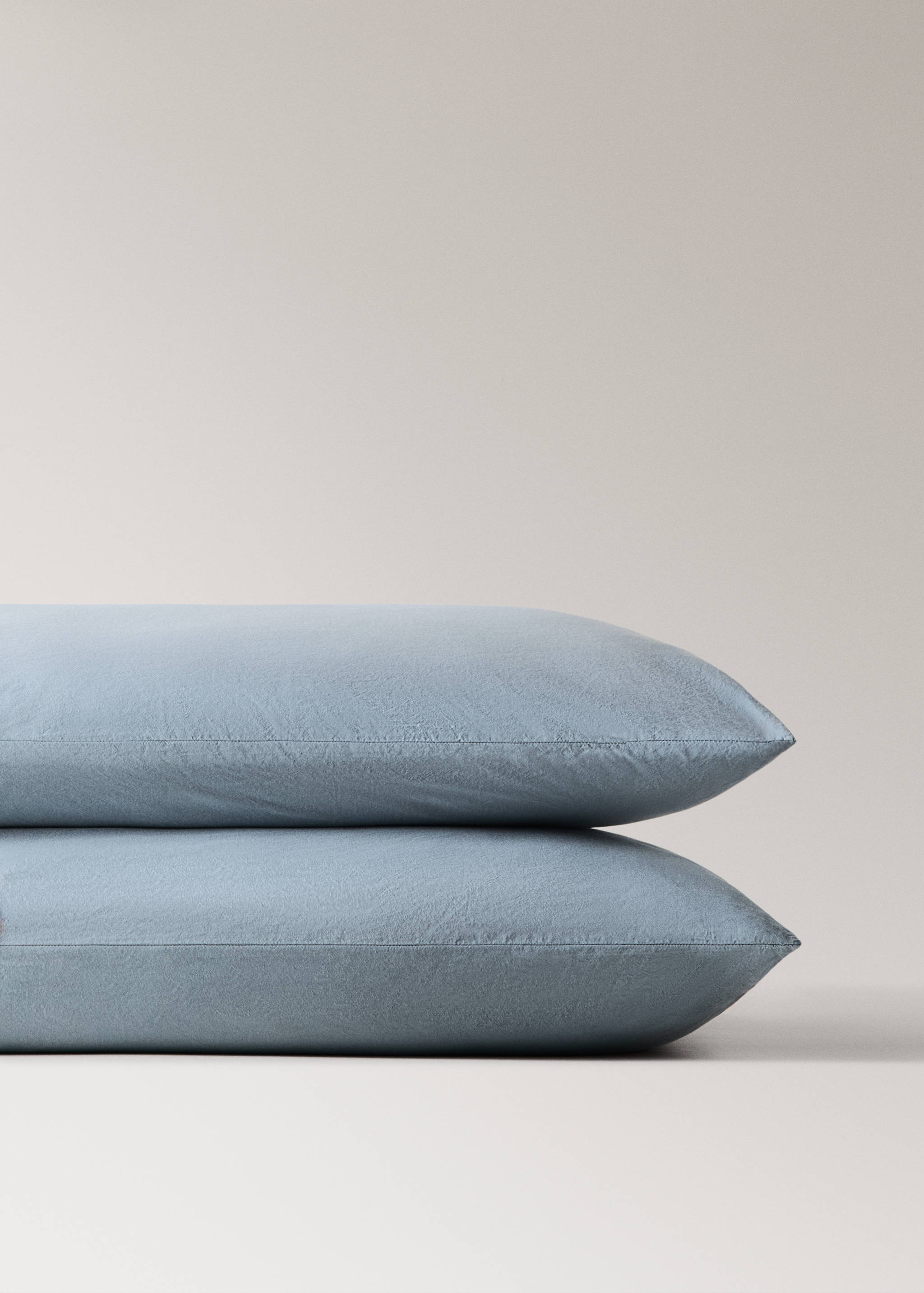 Two washed cotton pillowcases with lace trim 50x75cm - Details of the article 2