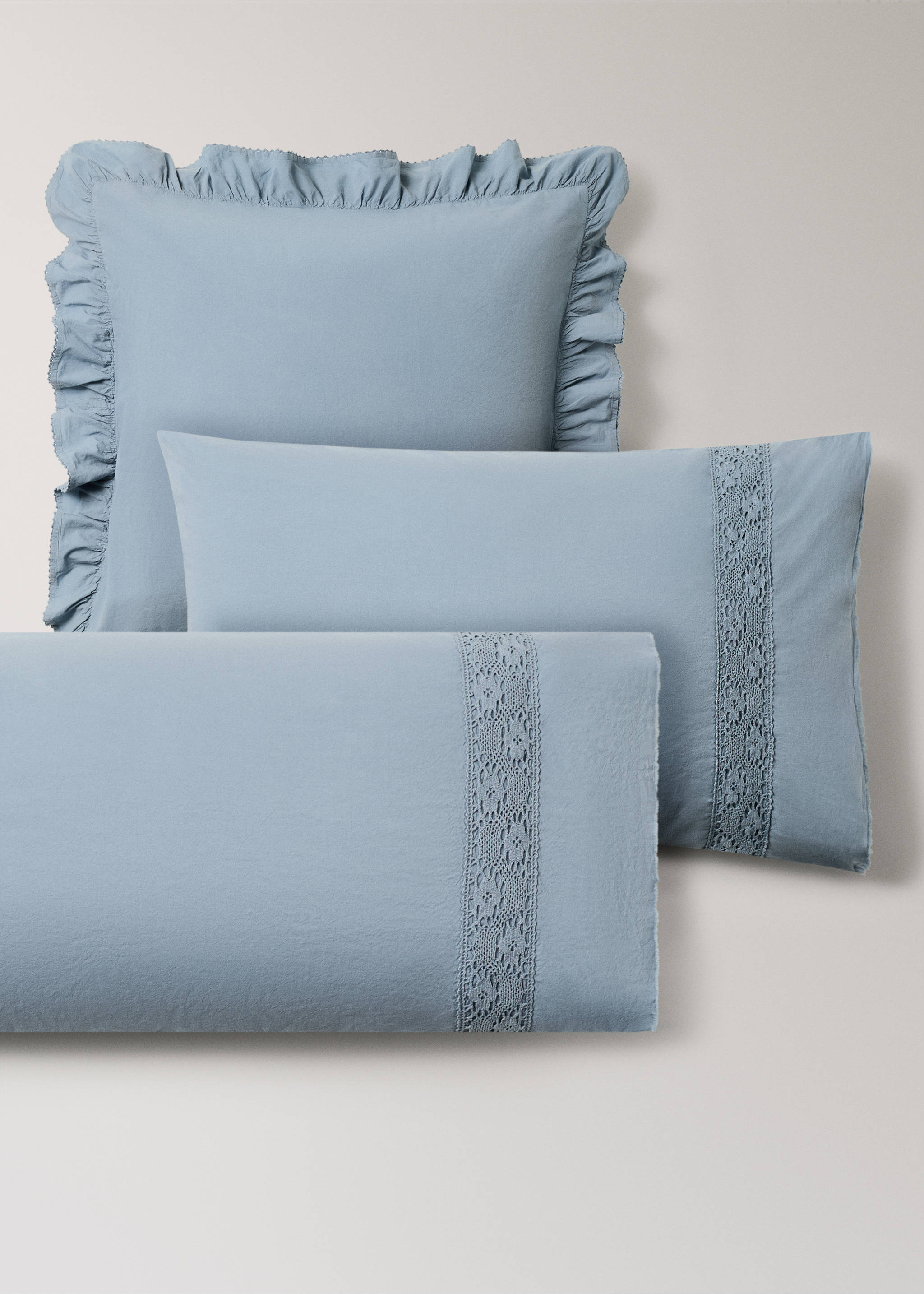 Two washed cotton pillowcases with lace trim 50x75cm - Details of the article 3, Blue. Ref: 37042941-00.