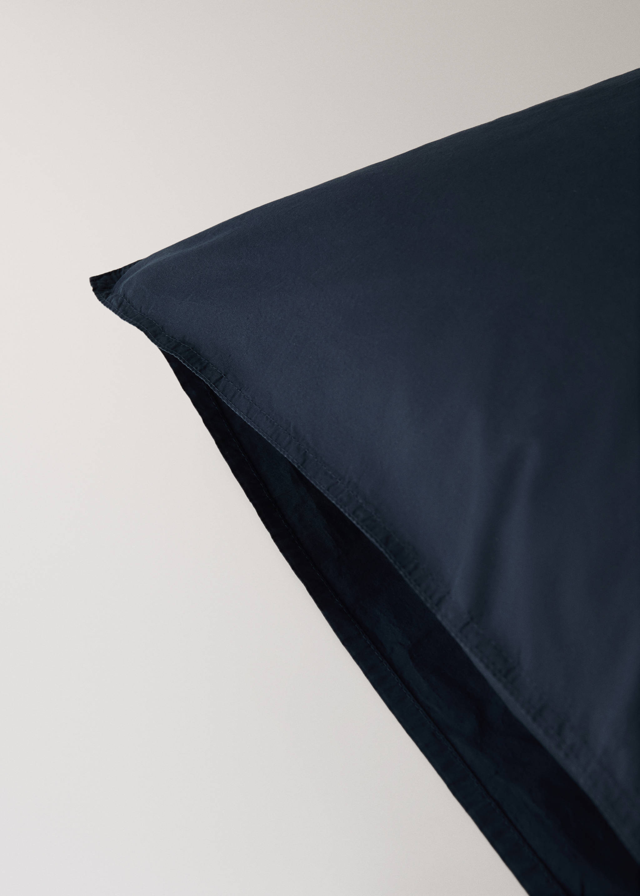 100% cotton poplin garment-dyed pillowcase 50x75 cm - Details of the article 2