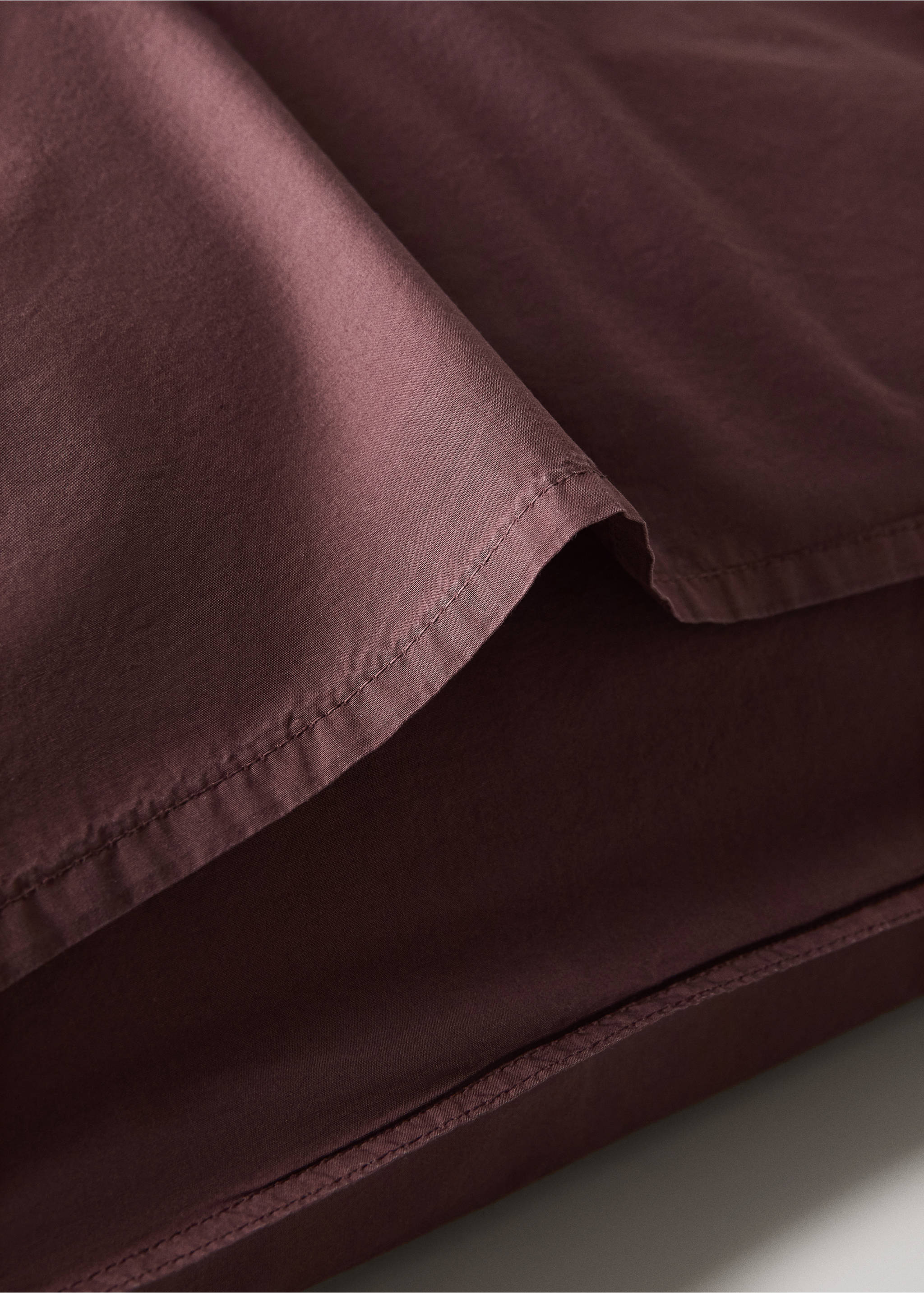 100% cotton poplin garment-dyed pillowcase 50x75 cm - Details of the article 1, Burgundy. Ref: 37042942-00.