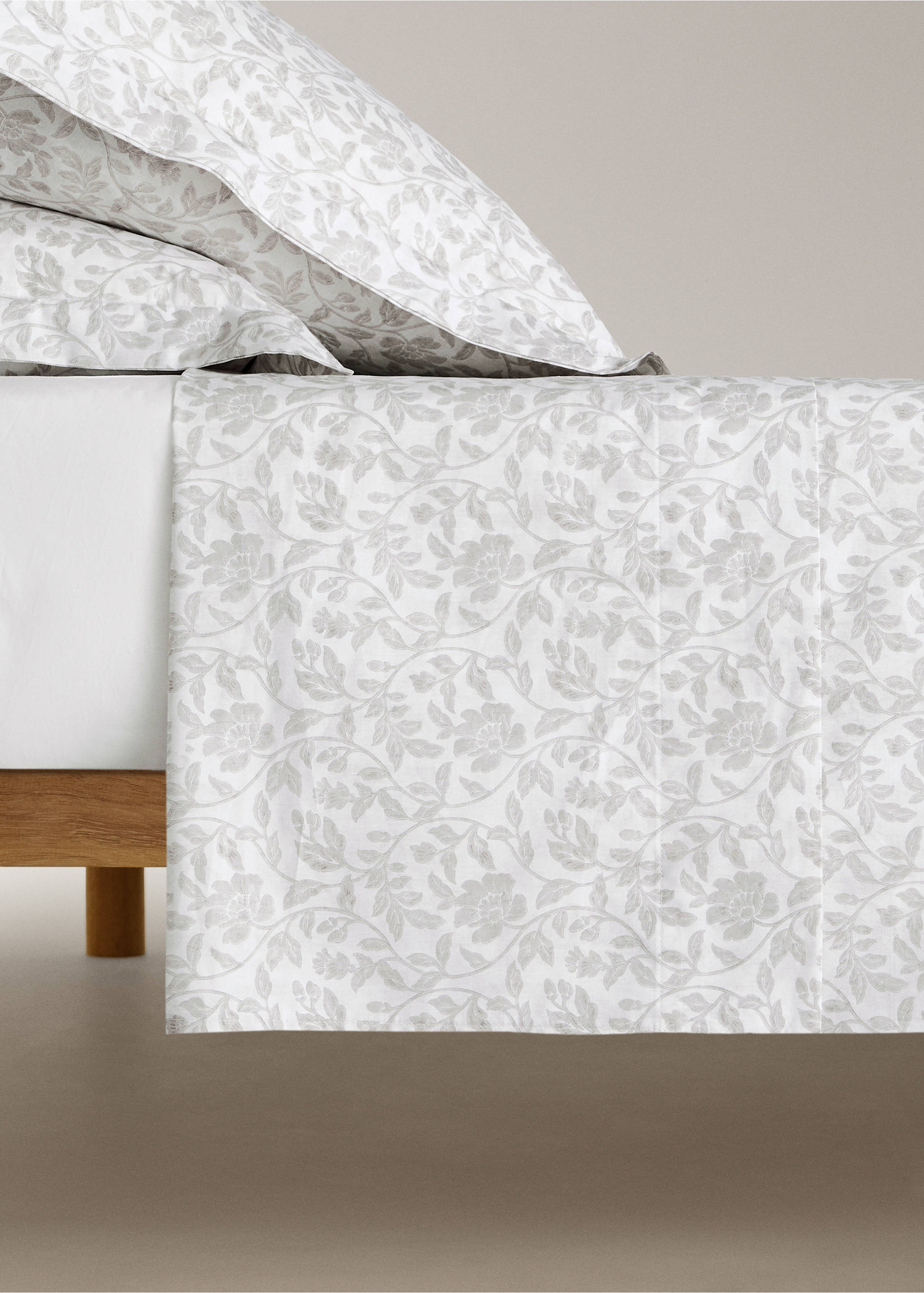 Percale cotton top sheet with floral print for 150/160cm bed - Article without model, Ecru. Ref: 37042945-00.
