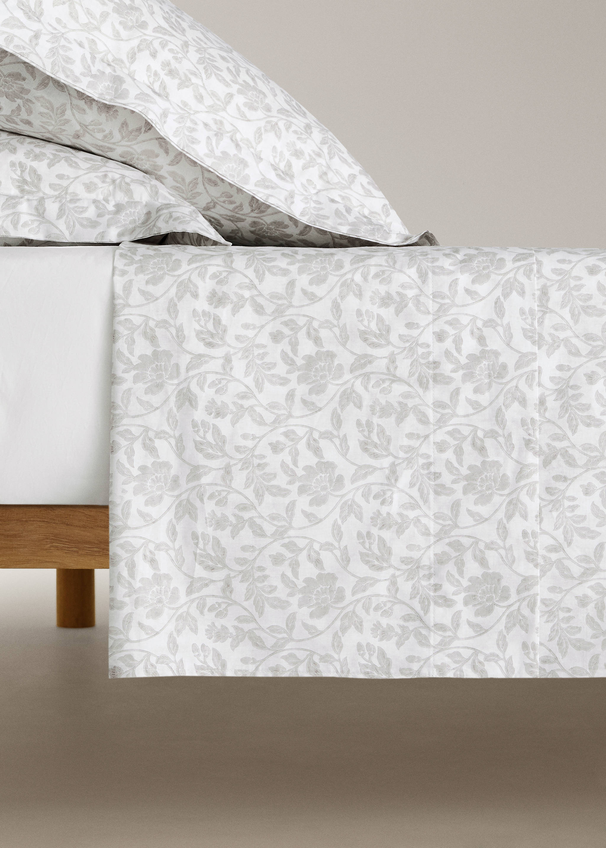 Percale cotton top sheet with floral print for a 90 cm bed - Article without model