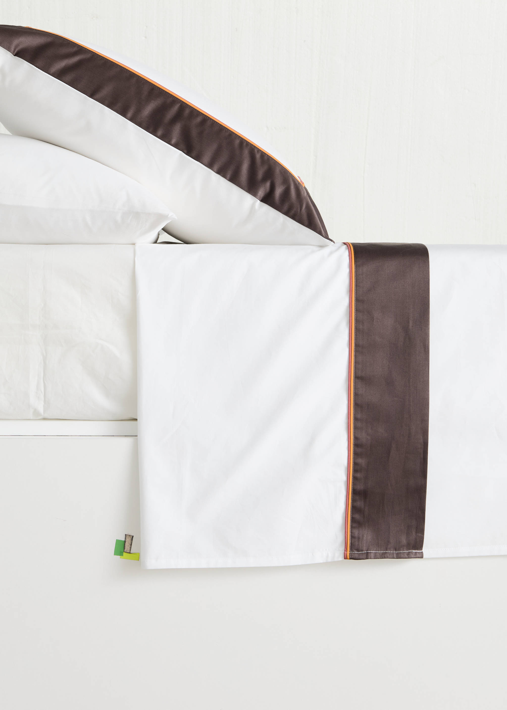 Percale cotton flat sheet, 200 thread count, satin border, for 180/200 cm bed - Article without model, Ecru. Ref: 37042948-00.