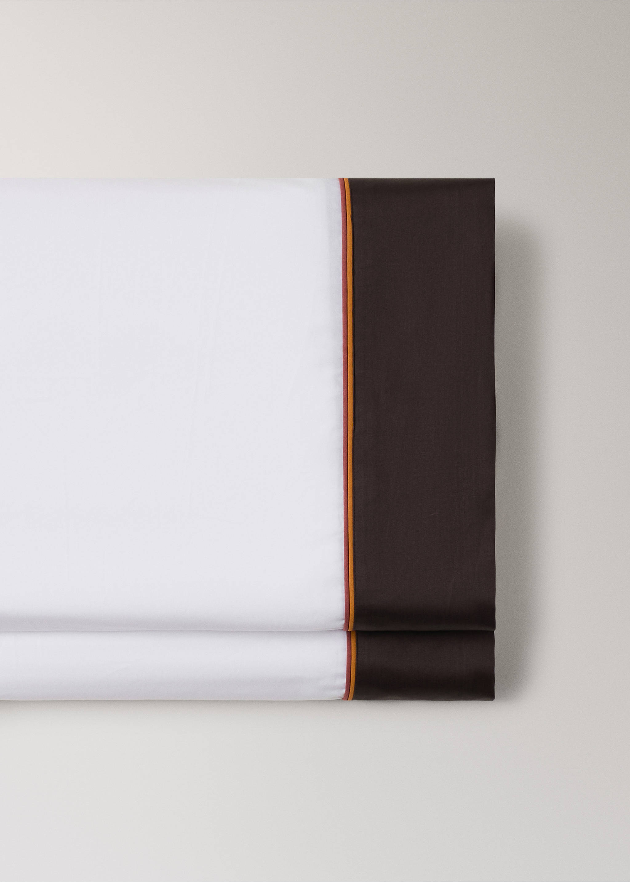 Cotton flat sheet with satin border and contrasting piping for 135/140 cm bed - Details of the article 2, Ecru. Ref: 37042950-00.