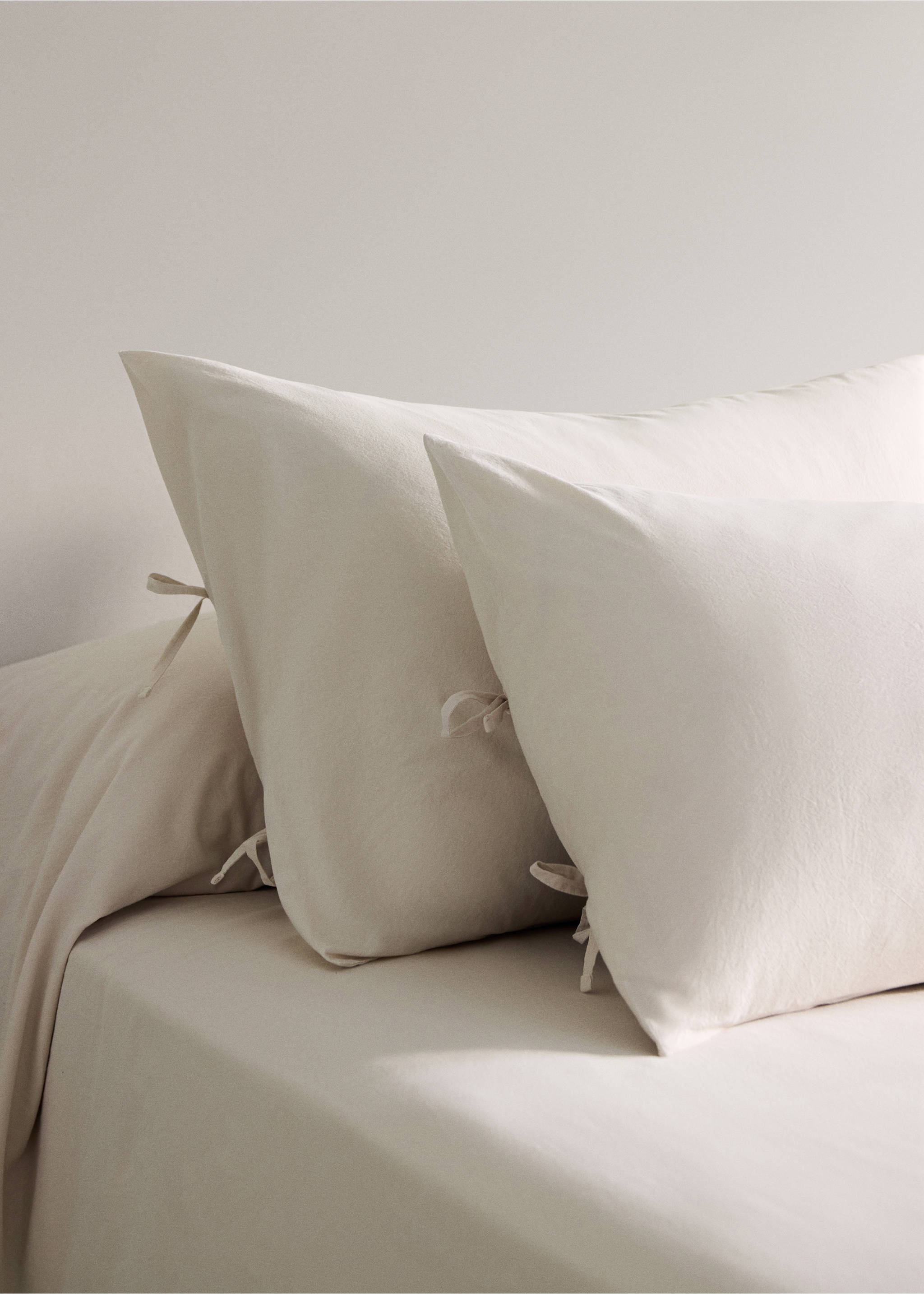 Two washed cotton pillowcases with tie closures 45x110 cm - General plane, Sand. Ref: 37043063-00.