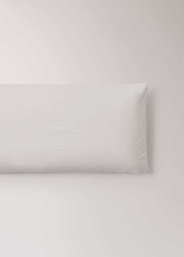 Two washed cotton pillowcases with tie closures 45x110 cm — Sand