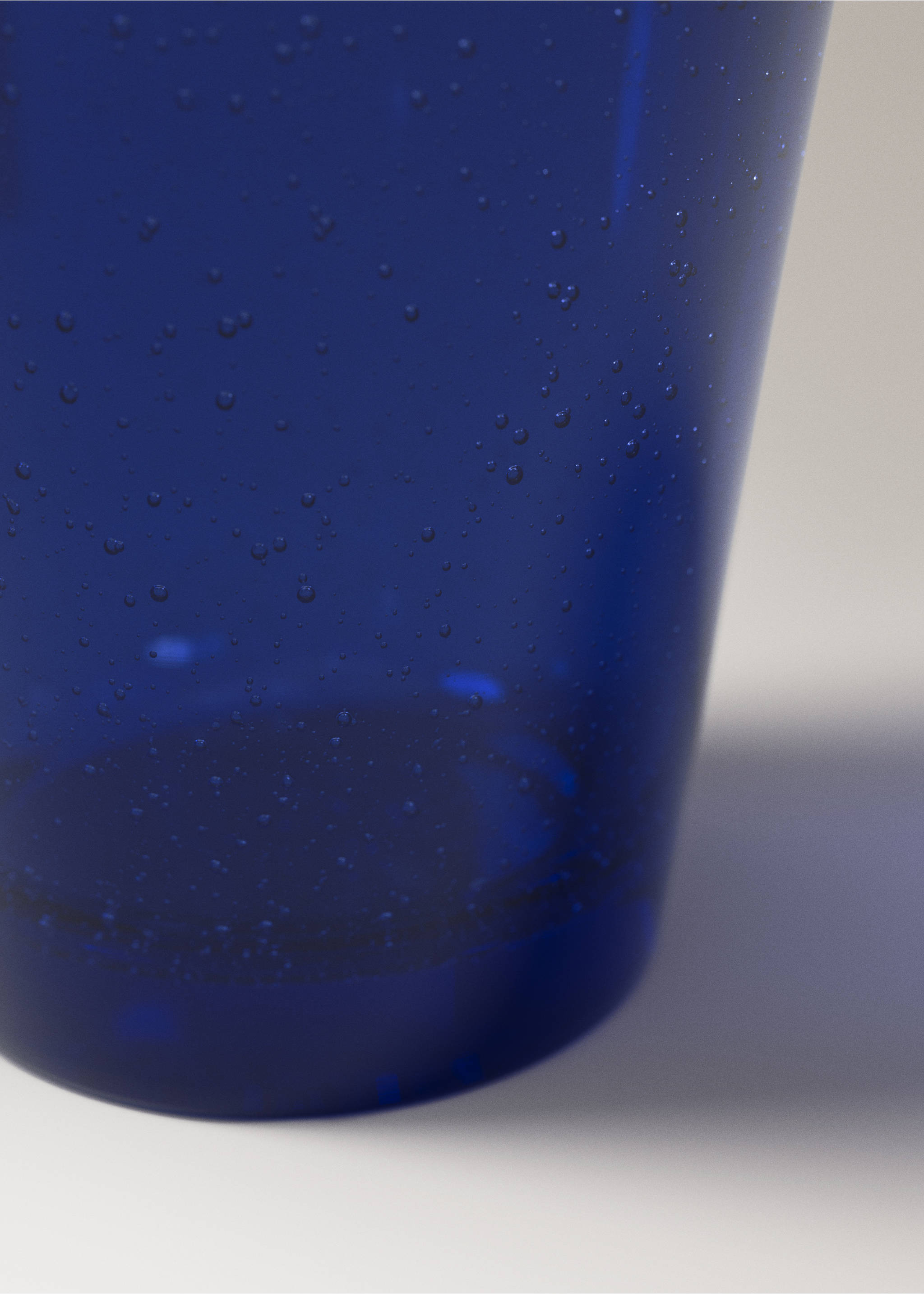 Coloured bubble glass vase - Details of the article 1, Vibrant blue. Ref: 37043291-00.