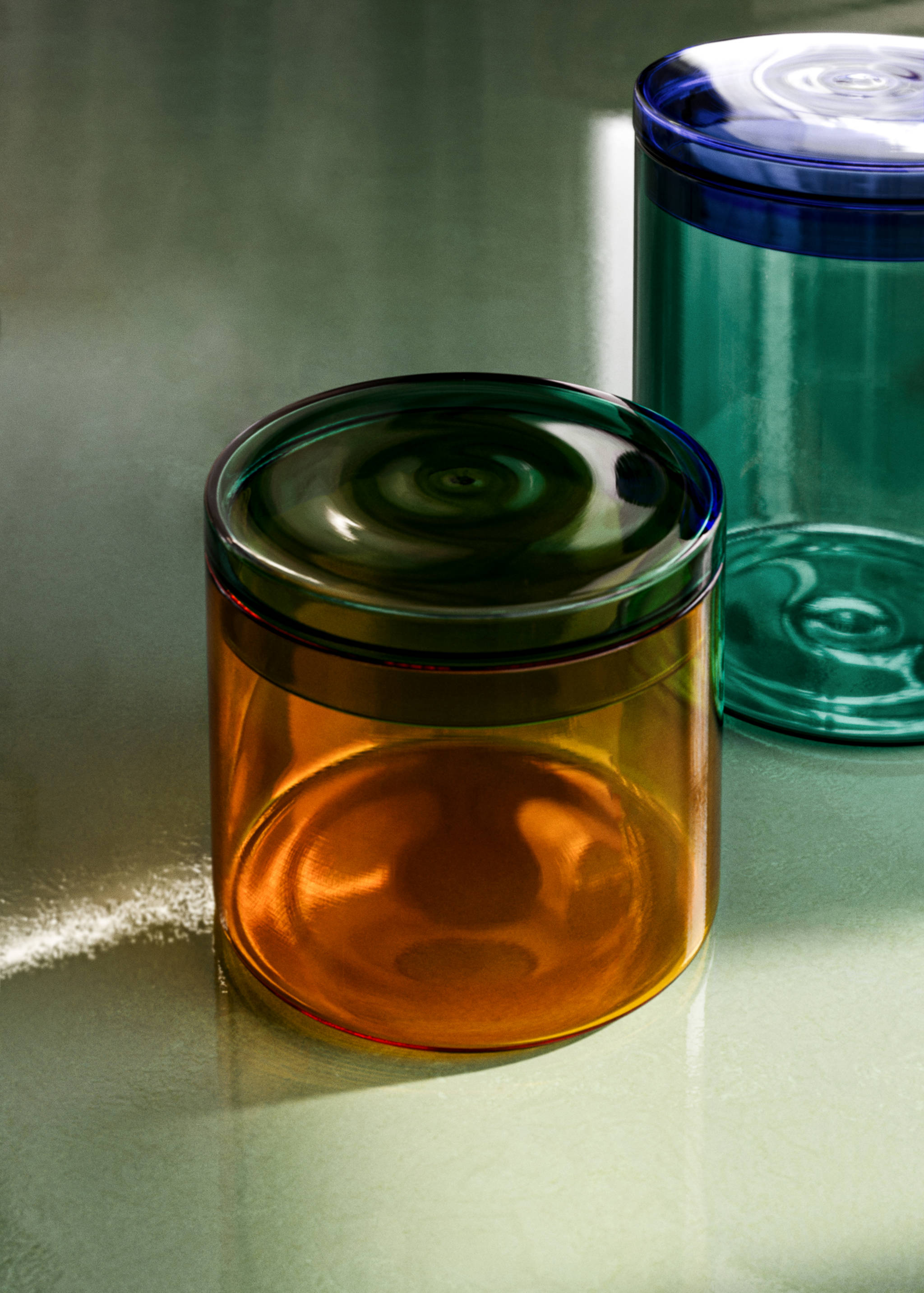 Two-tone glass jar - General plane