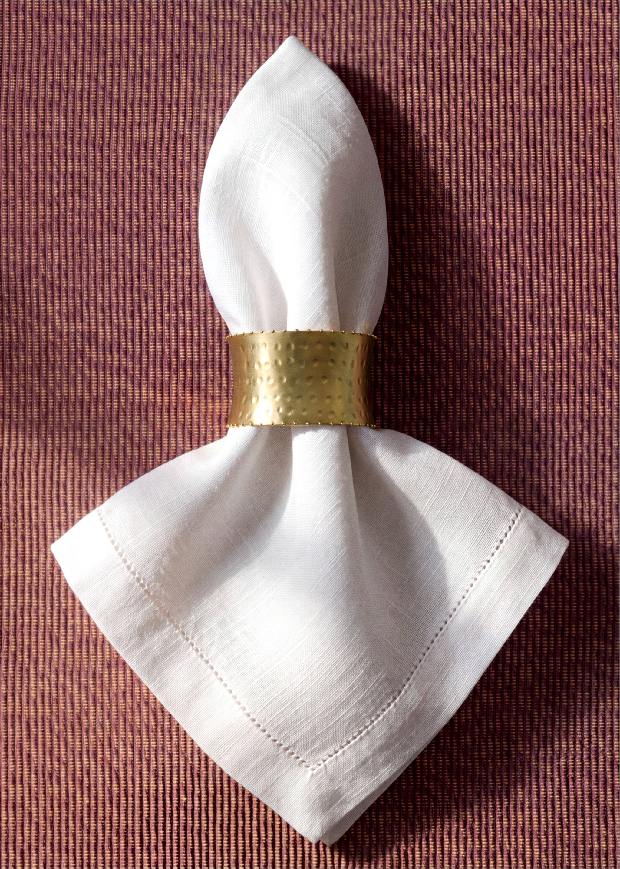 Hammered brass napkin rings - General plane, Gold. Ref: 37043300-00.