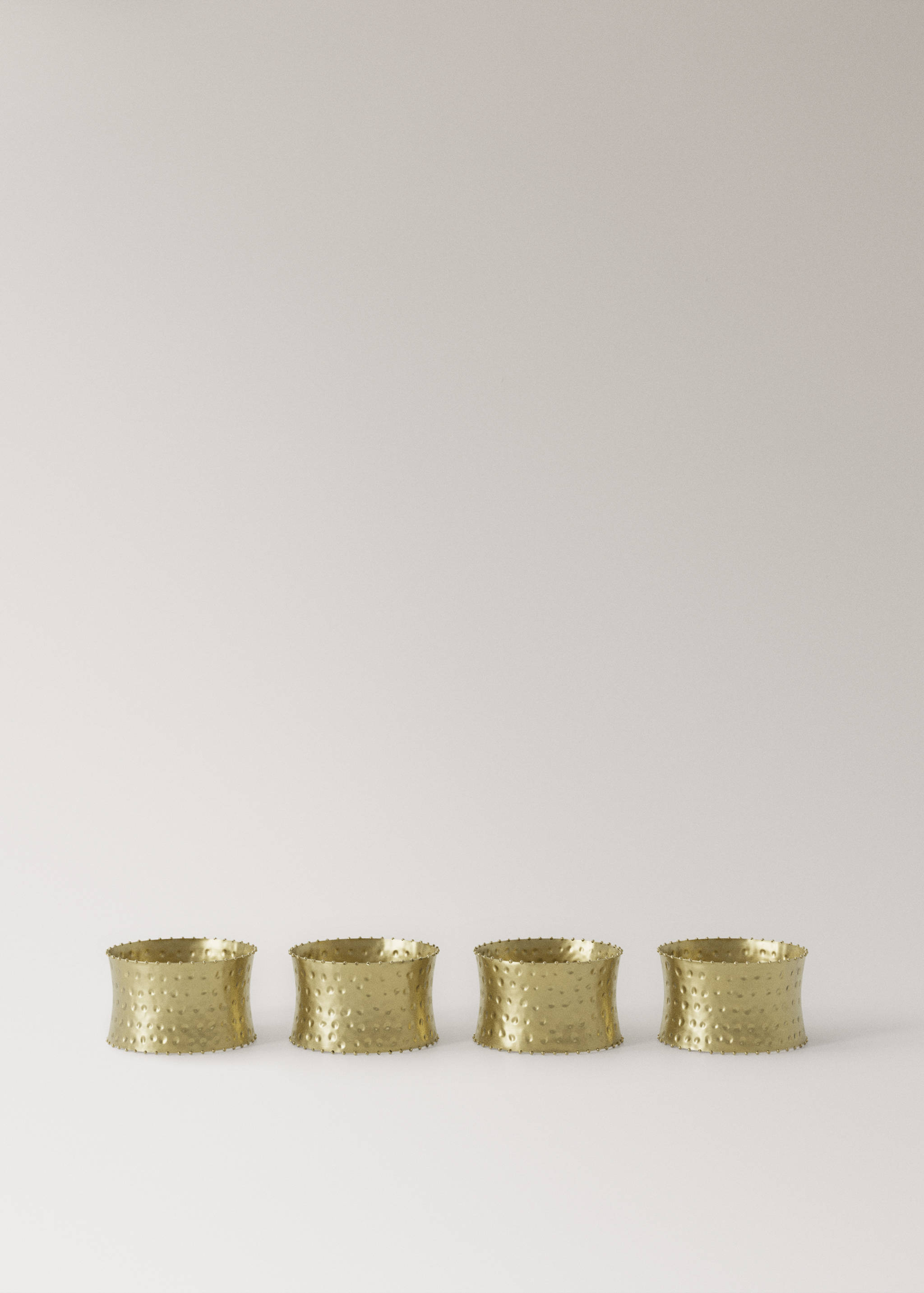 Hammered brass napkin rings - Article without model