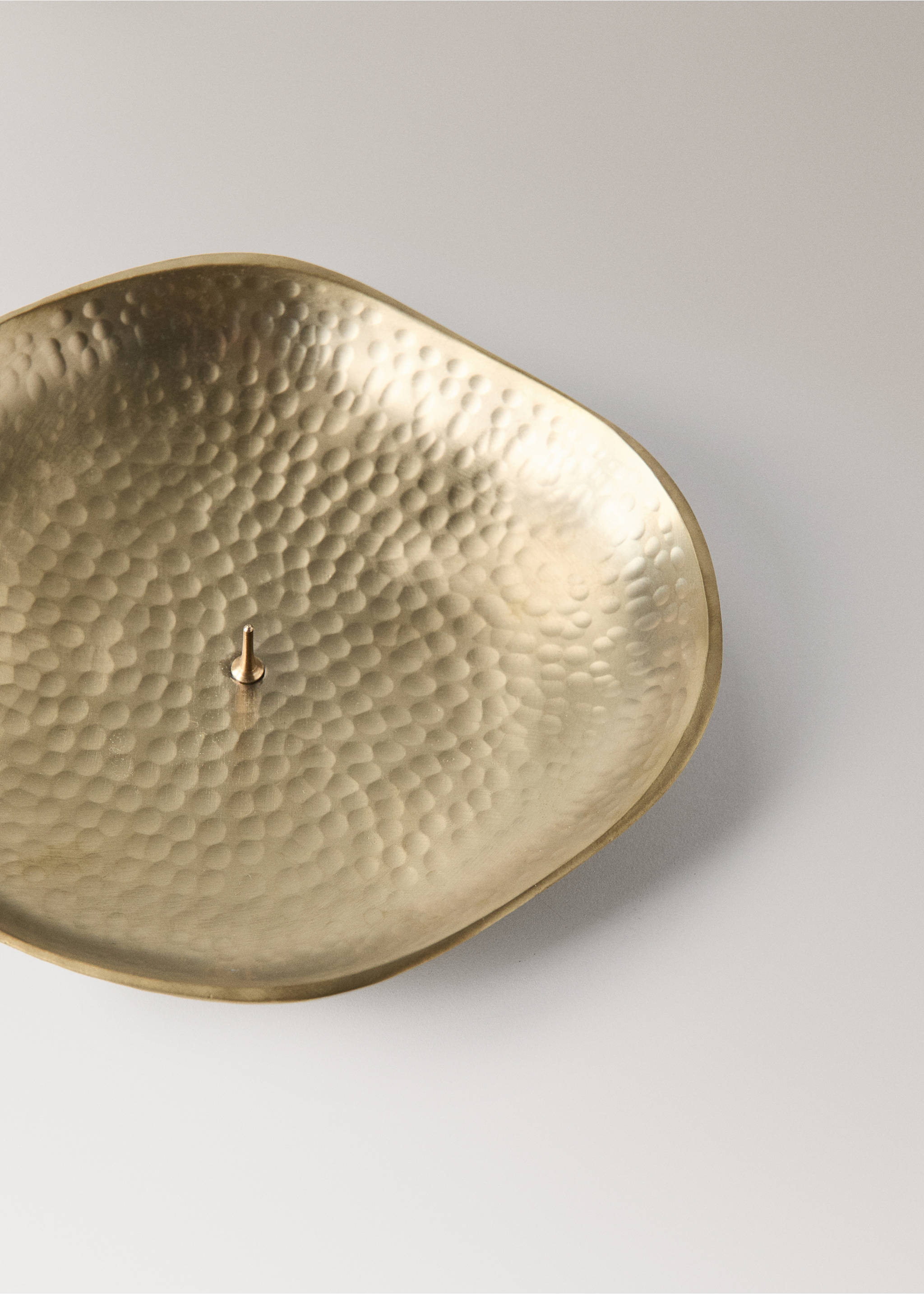Metallisierter Kerzenhalter - Detail des Artikels 1, Gold. Ref: 37043303-00.