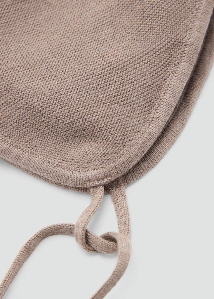 Knitted bonnet with pompom — Medium Brown