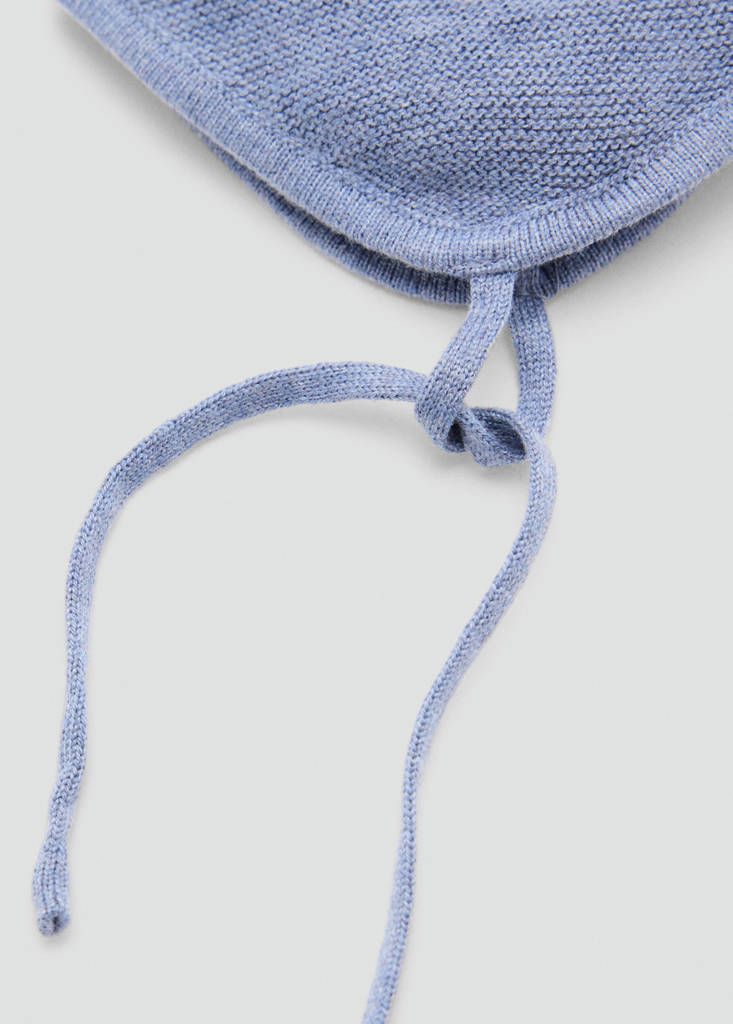 Knitted bonnet with pompom — Blue