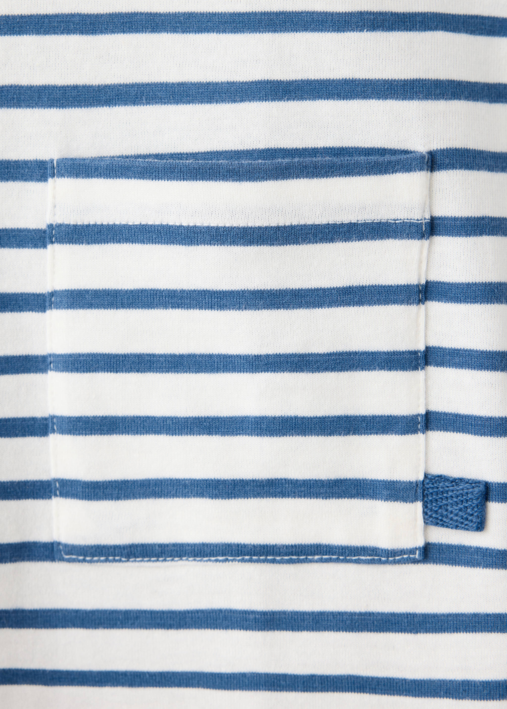 T-shirt riscas bolso - Pormenor do artigo 8