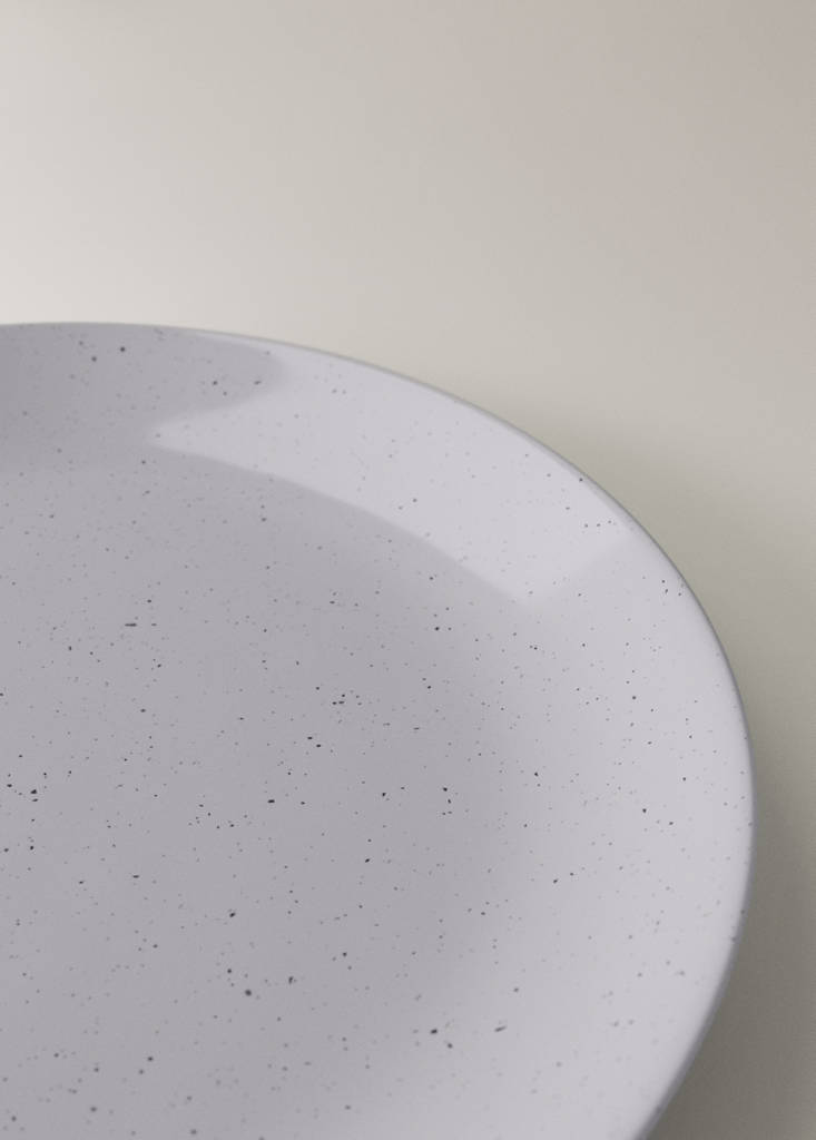 Stoneware dinner plate with spots — Blue