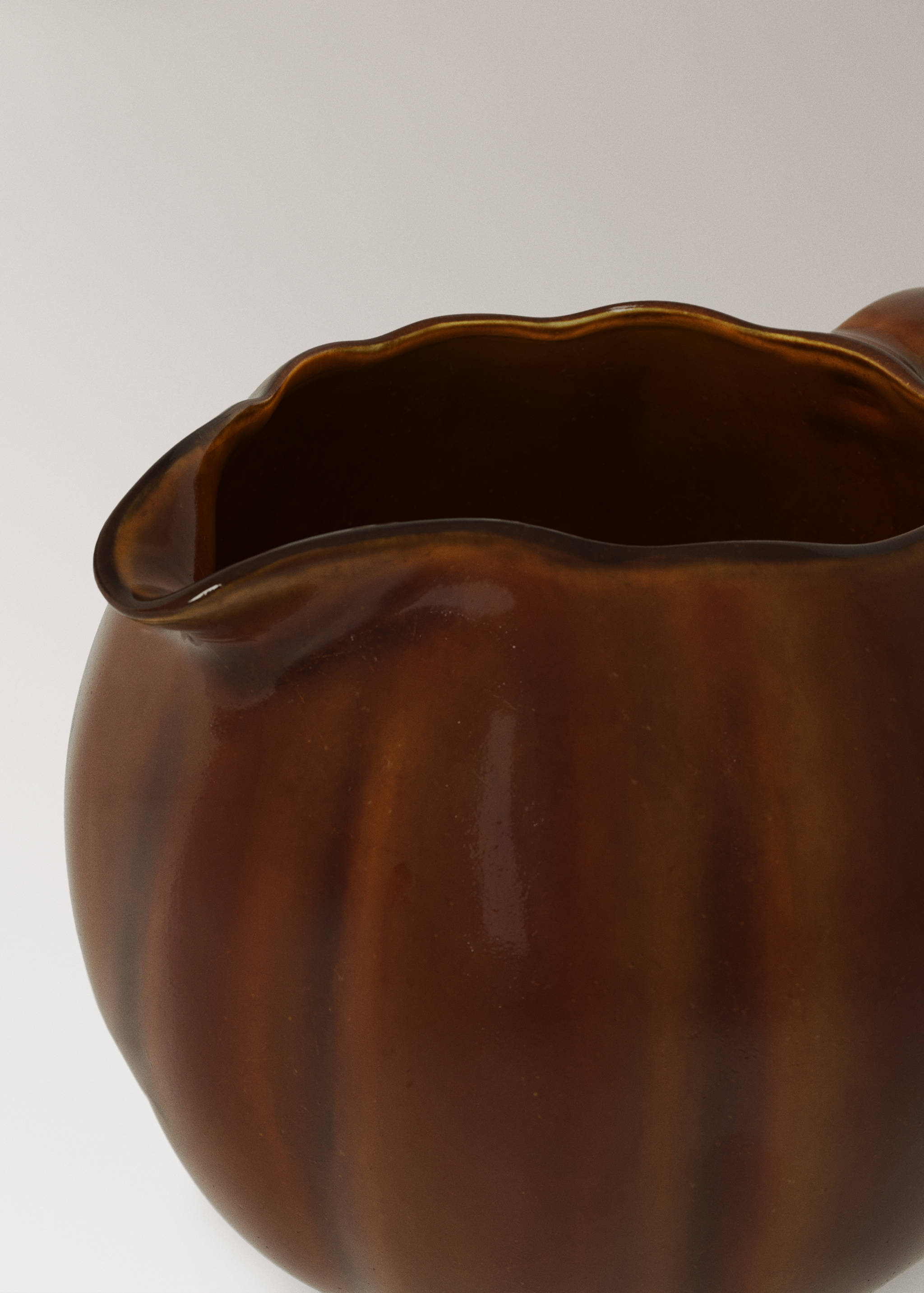 Stoneware jug - Details of the article 1