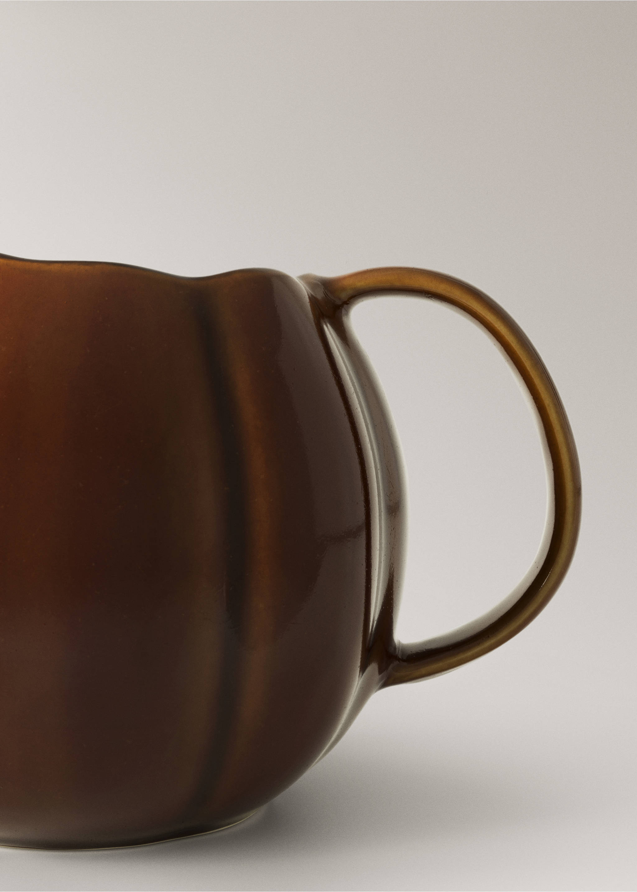 Stoneware jug - Details of the article 2, Chocolate. Ref: 37043311-00.