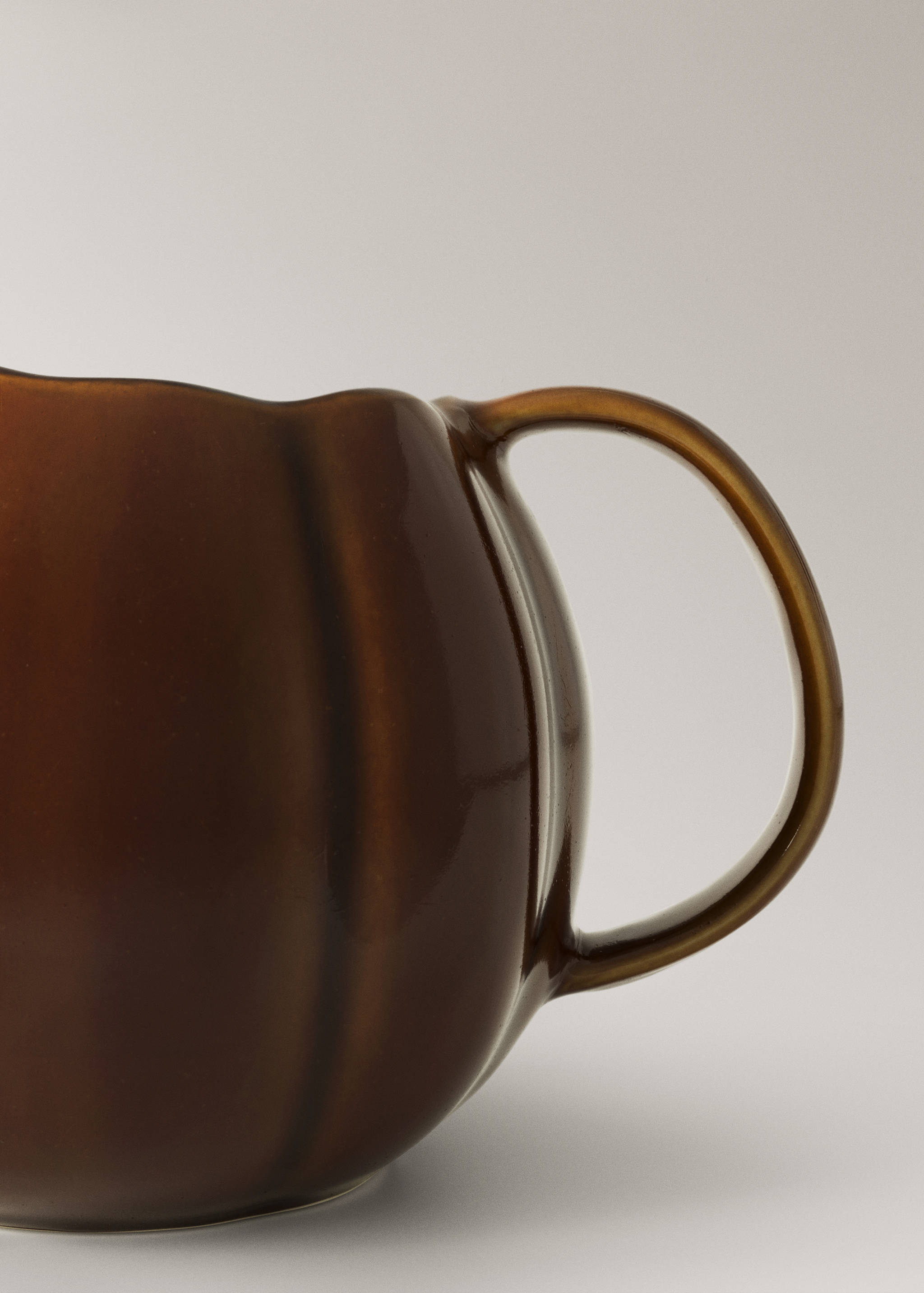 Stoneware jug - Details of the article 2