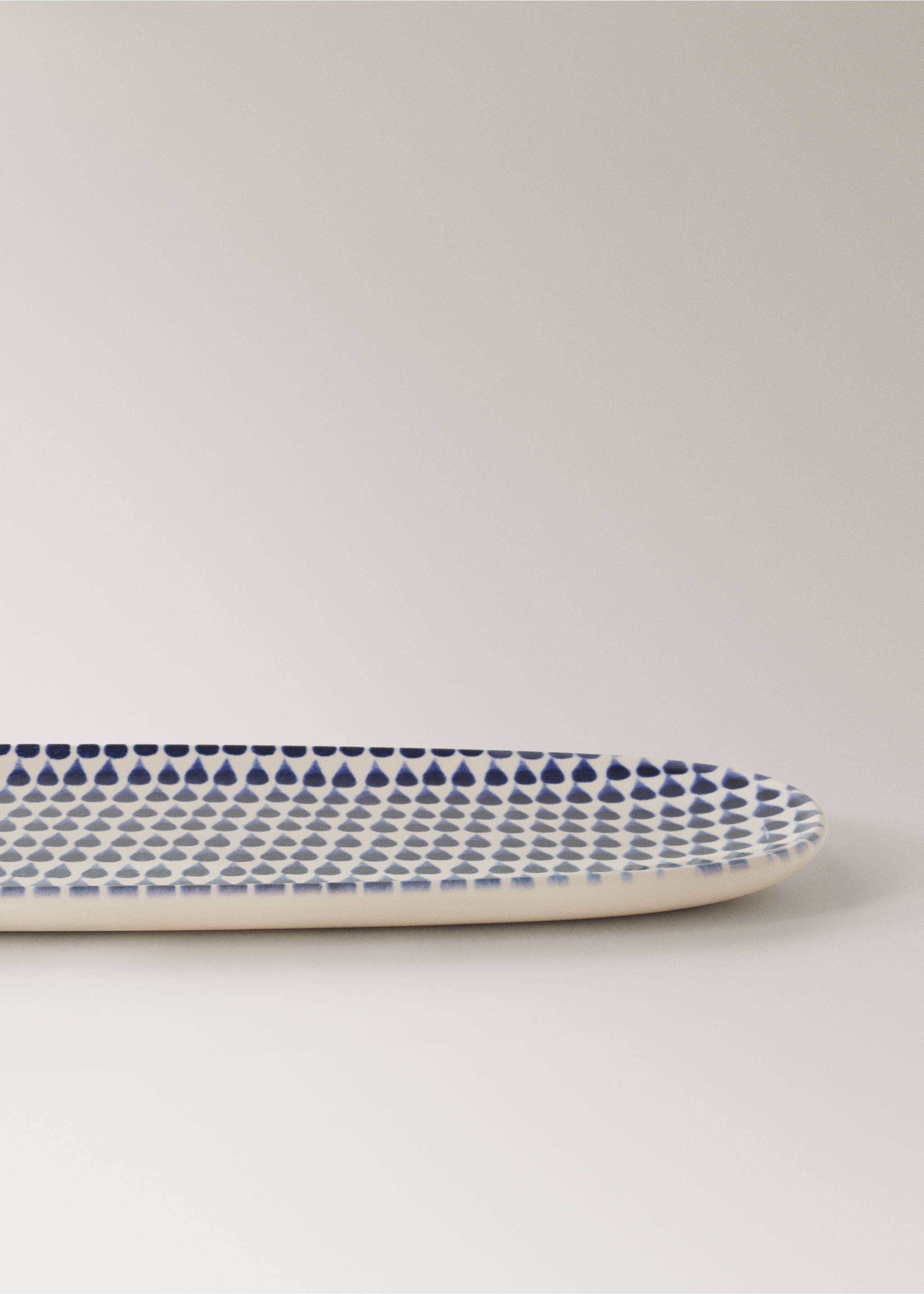 Large printed oval stoneware platter - Details of the article 1, Night Blue. Ref: 37043312-00.