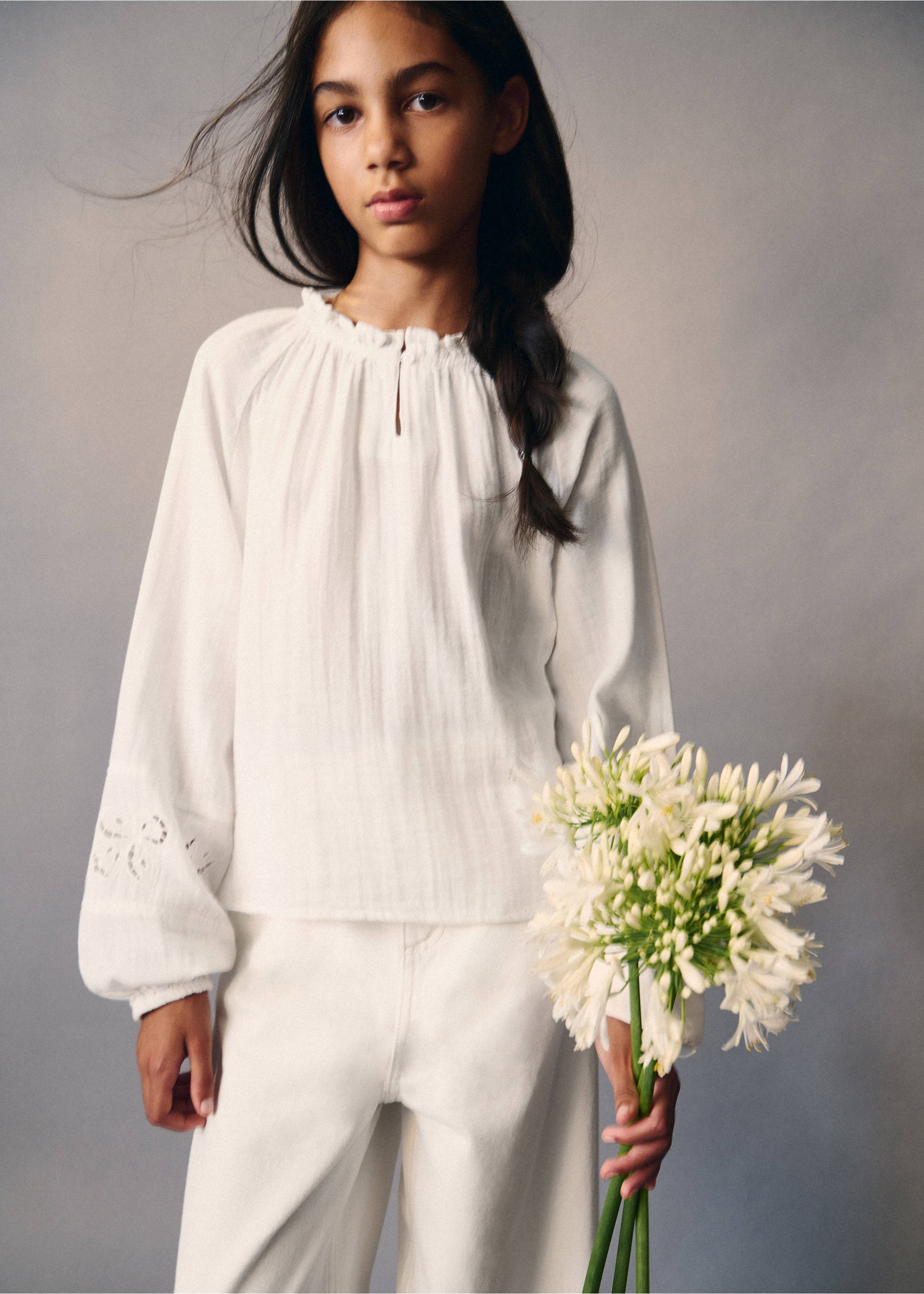 Cotton blouse with broderie anglaise embroidery - Details of the article 5, White. Ref: 37043315-00.