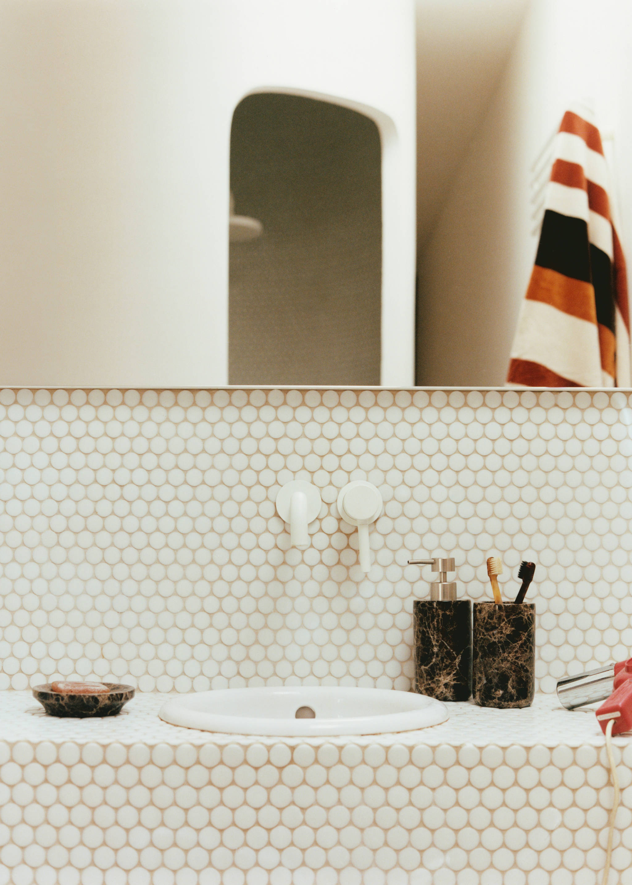 Marble soap dispenser - Details of the article 5